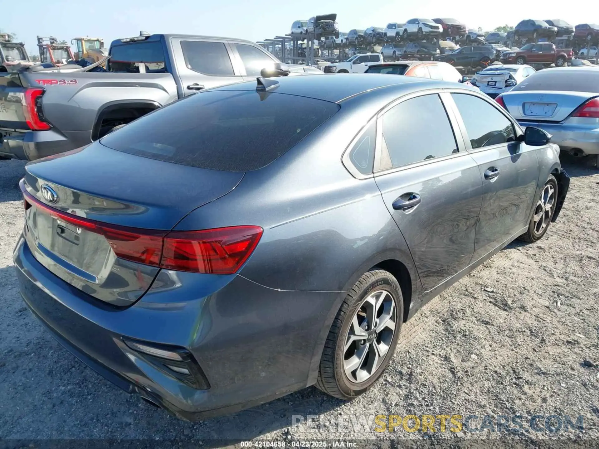 4 fotografías del automóvil dañado 3KPF24AD7LE228649 KIA FORTE 2020