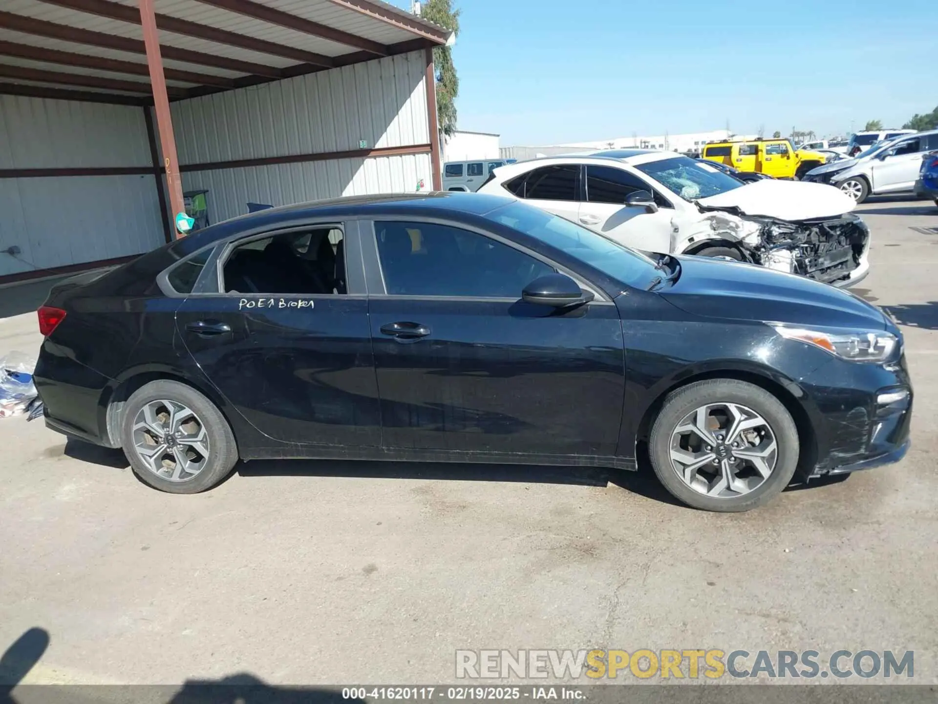 12 fotografías del automóvil dañado 3KPF24AD7LE228683 KIA FORTE 2020