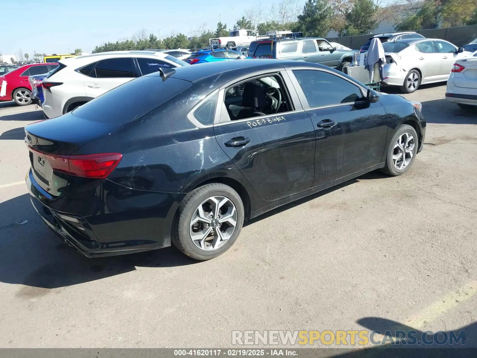 4 fotografías del automóvil dañado 3KPF24AD7LE228683 KIA FORTE 2020