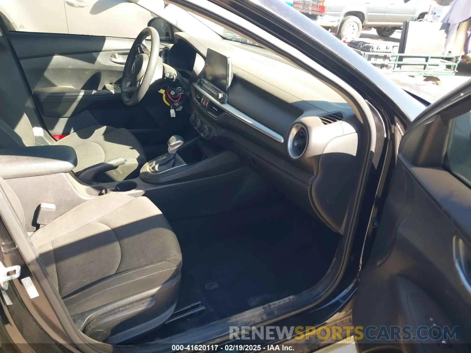 5 fotografías del automóvil dañado 3KPF24AD7LE228683 KIA FORTE 2020