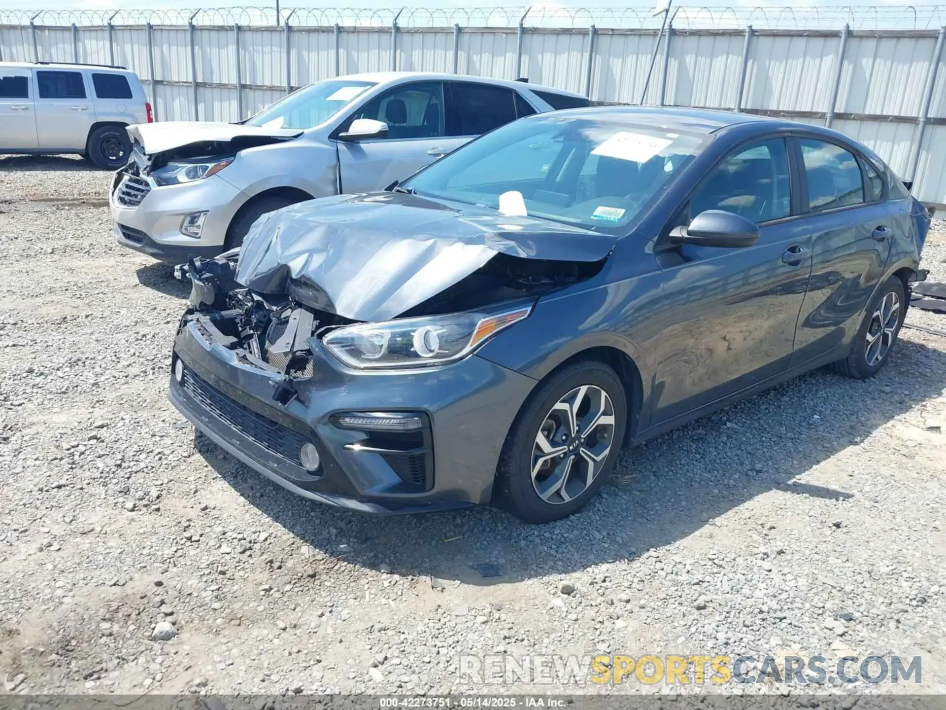 2 fotografías del automóvil dañado 3KPF24AD7LE234564 KIA FORTE 2020