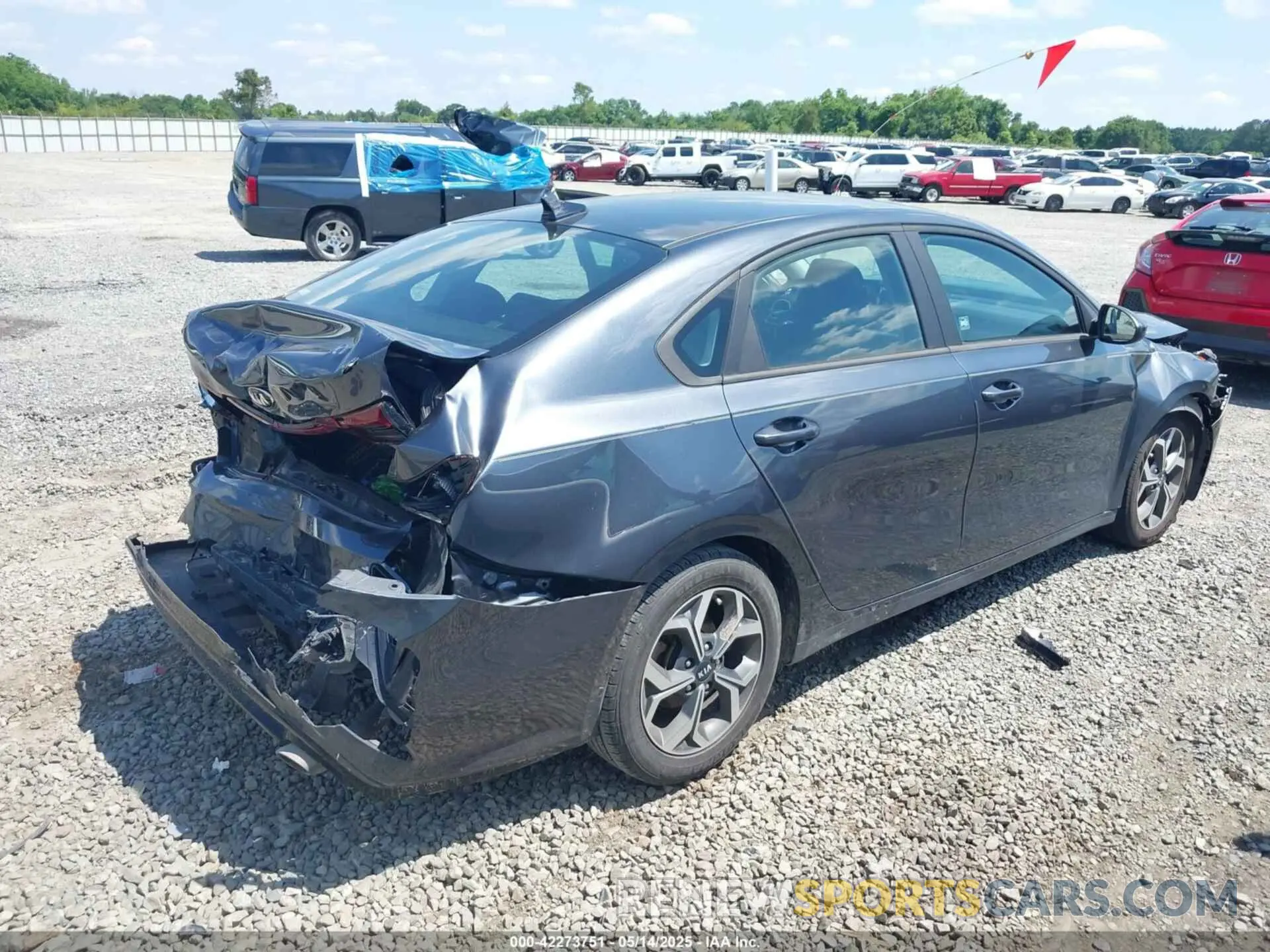 4 fotografías del automóvil dañado 3KPF24AD7LE234564 KIA FORTE 2020