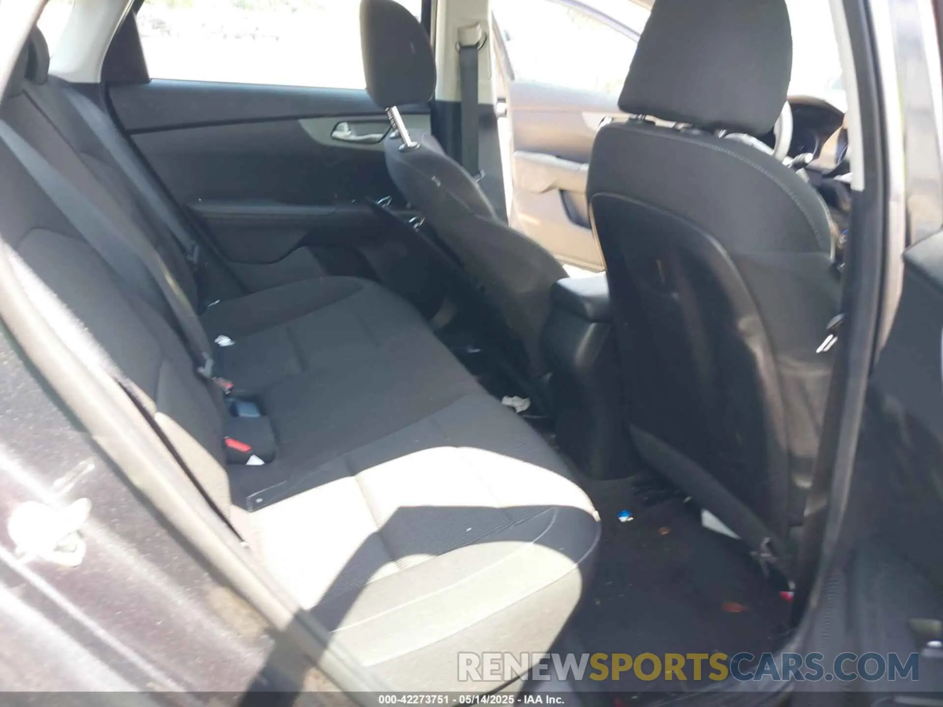 8 fotografías del automóvil dañado 3KPF24AD7LE234564 KIA FORTE 2020