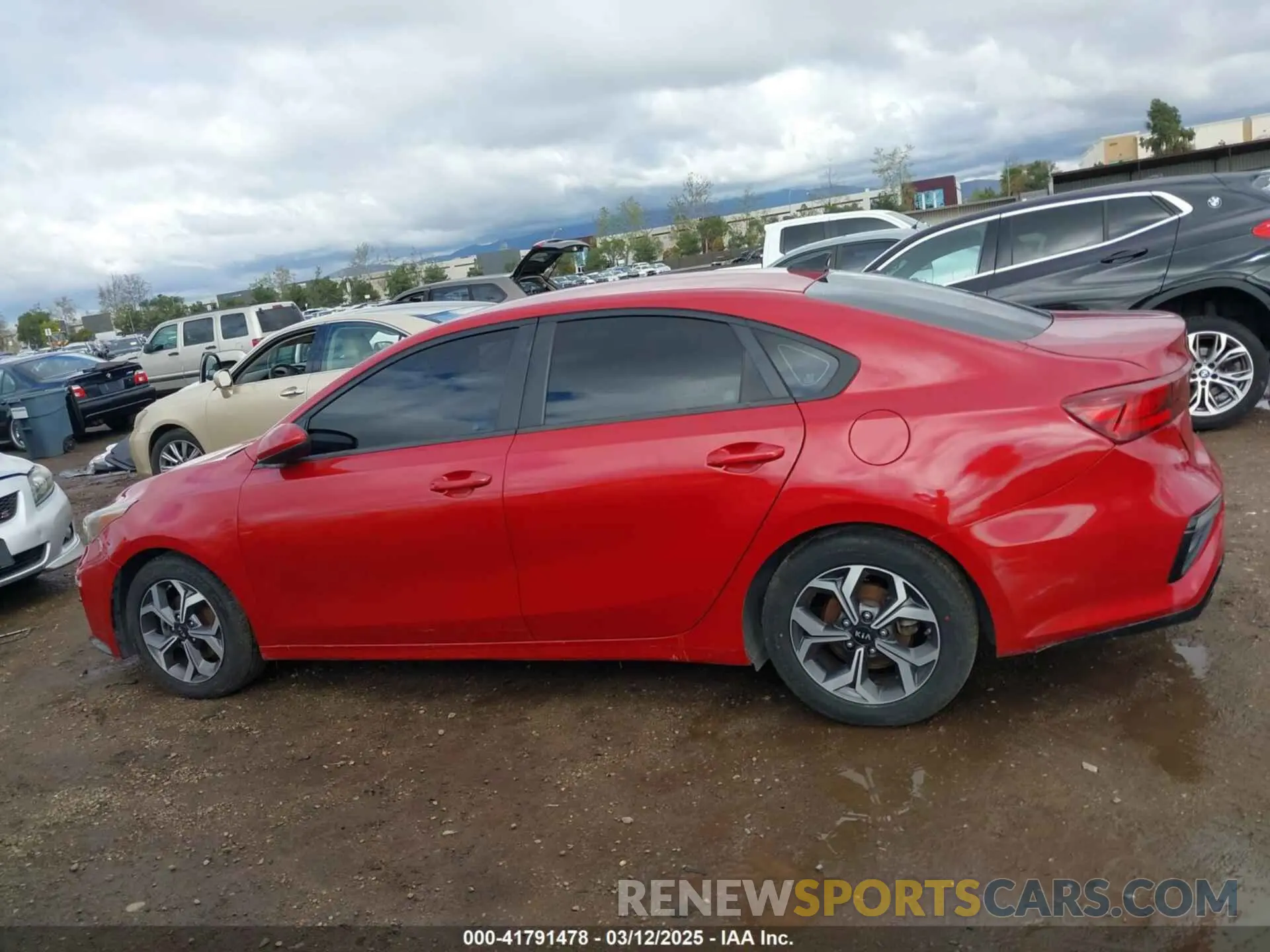 14 fotografías del automóvil dañado 3KPF24AD8LE150074 KIA FORTE 2020