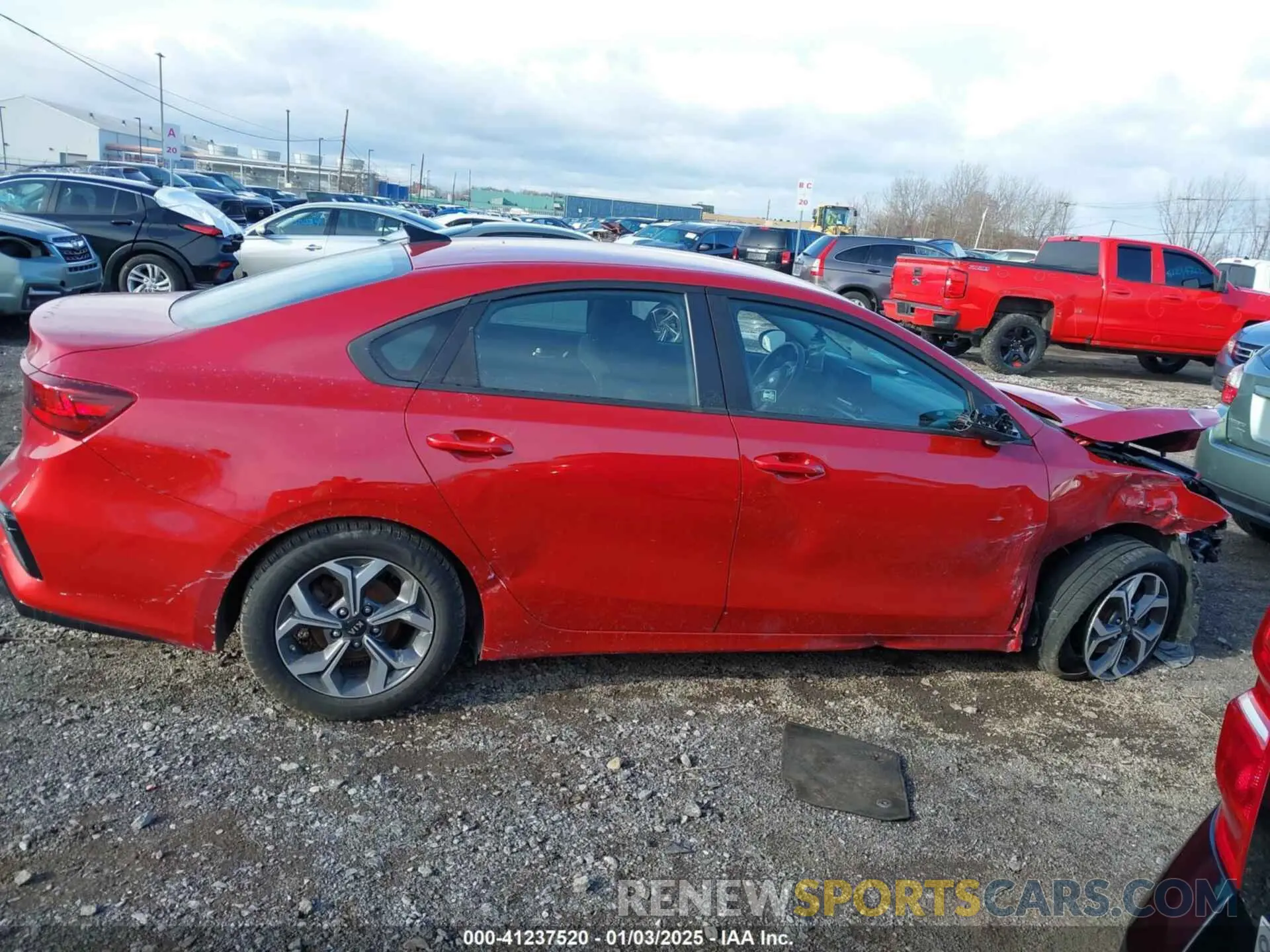 13 fotografías del automóvil dañado 3KPF24AD8LE156330 KIA FORTE 2020