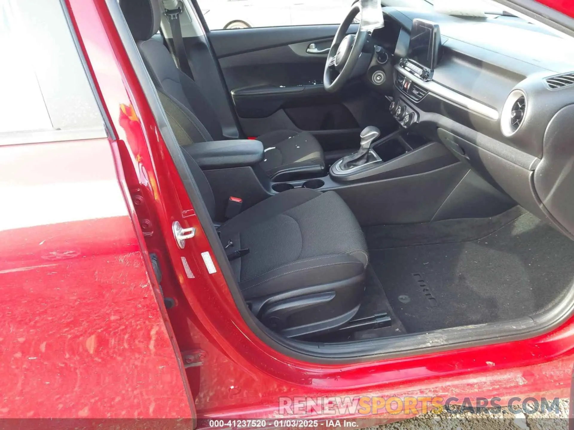 5 fotografías del automóvil dañado 3KPF24AD8LE156330 KIA FORTE 2020