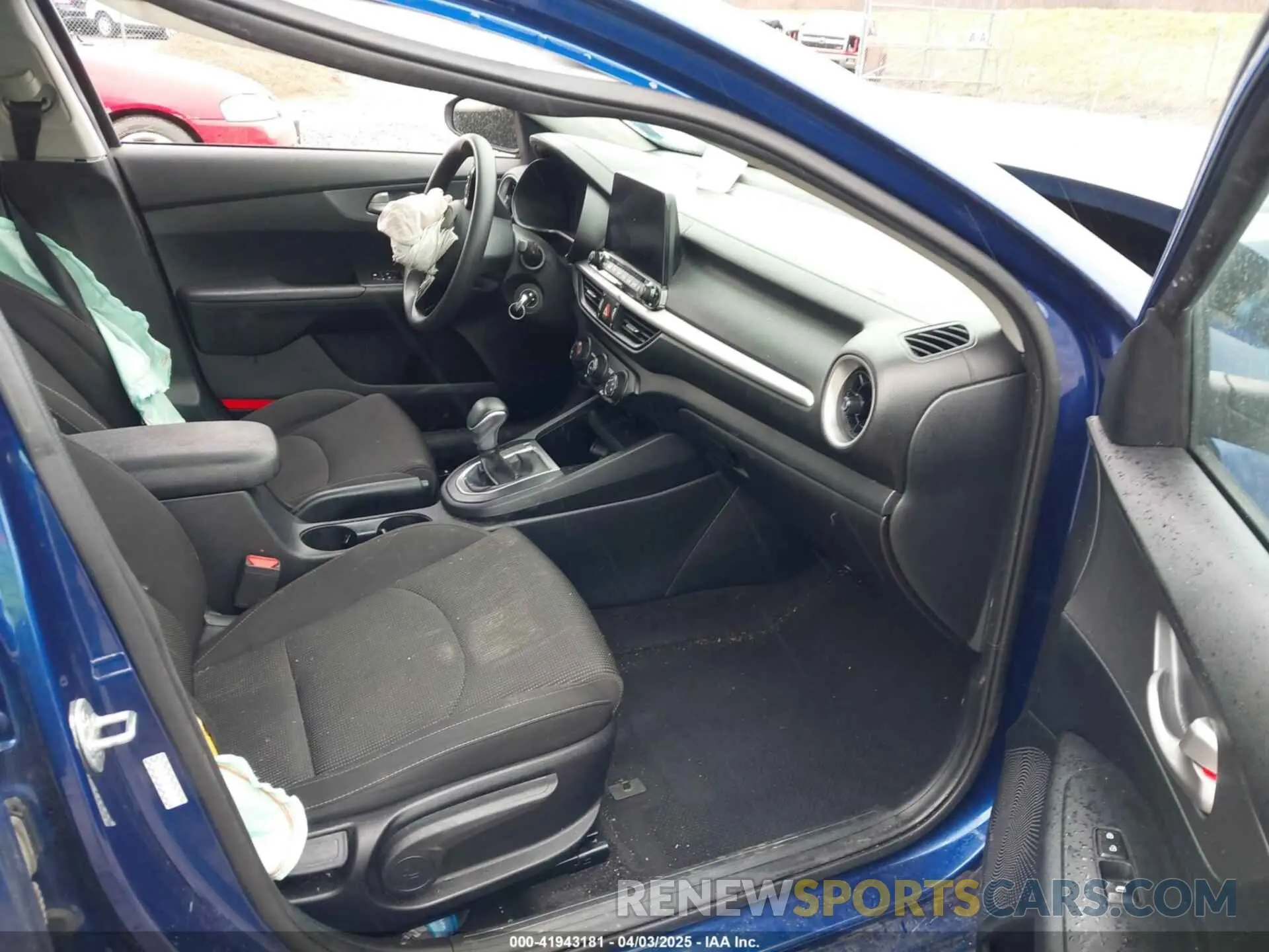 5 fotografías del automóvil dañado 3KPF24AD8LE173578 KIA FORTE 2020