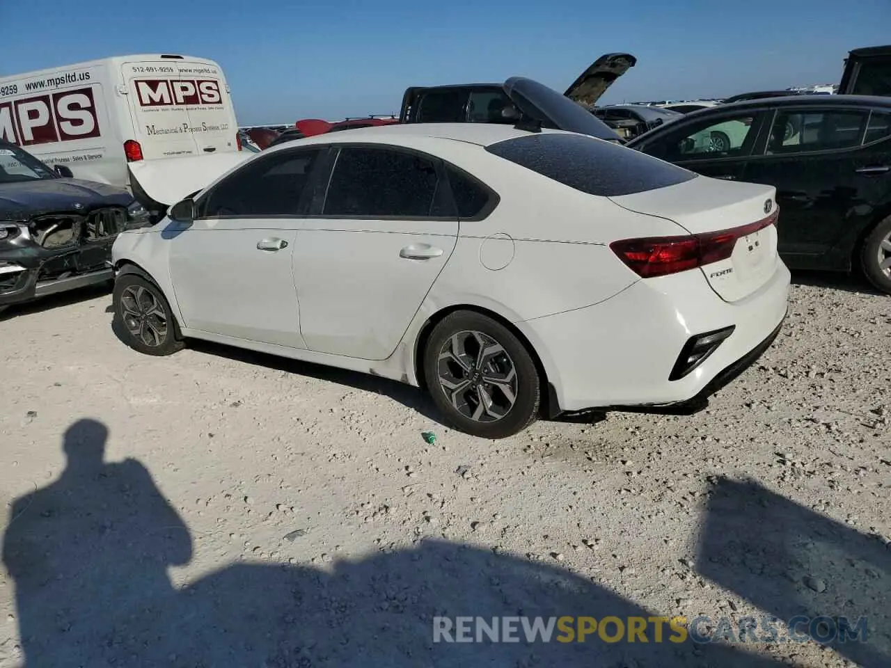 2 fotografías del automóvil dañado 3KPF24AD8LE196388 KIA FORTE 2020