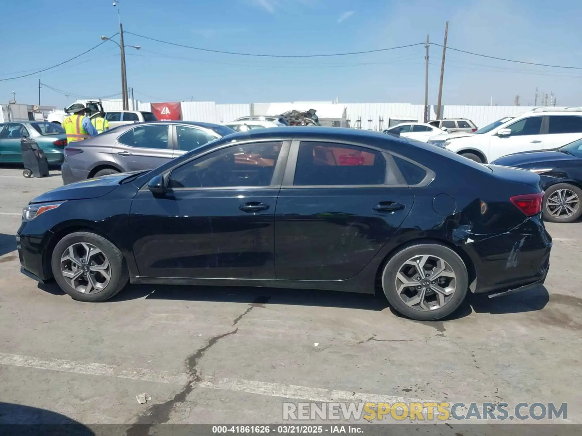 14 fotografías del automóvil dañado 3KPF24AD8LE200150 KIA FORTE 2020