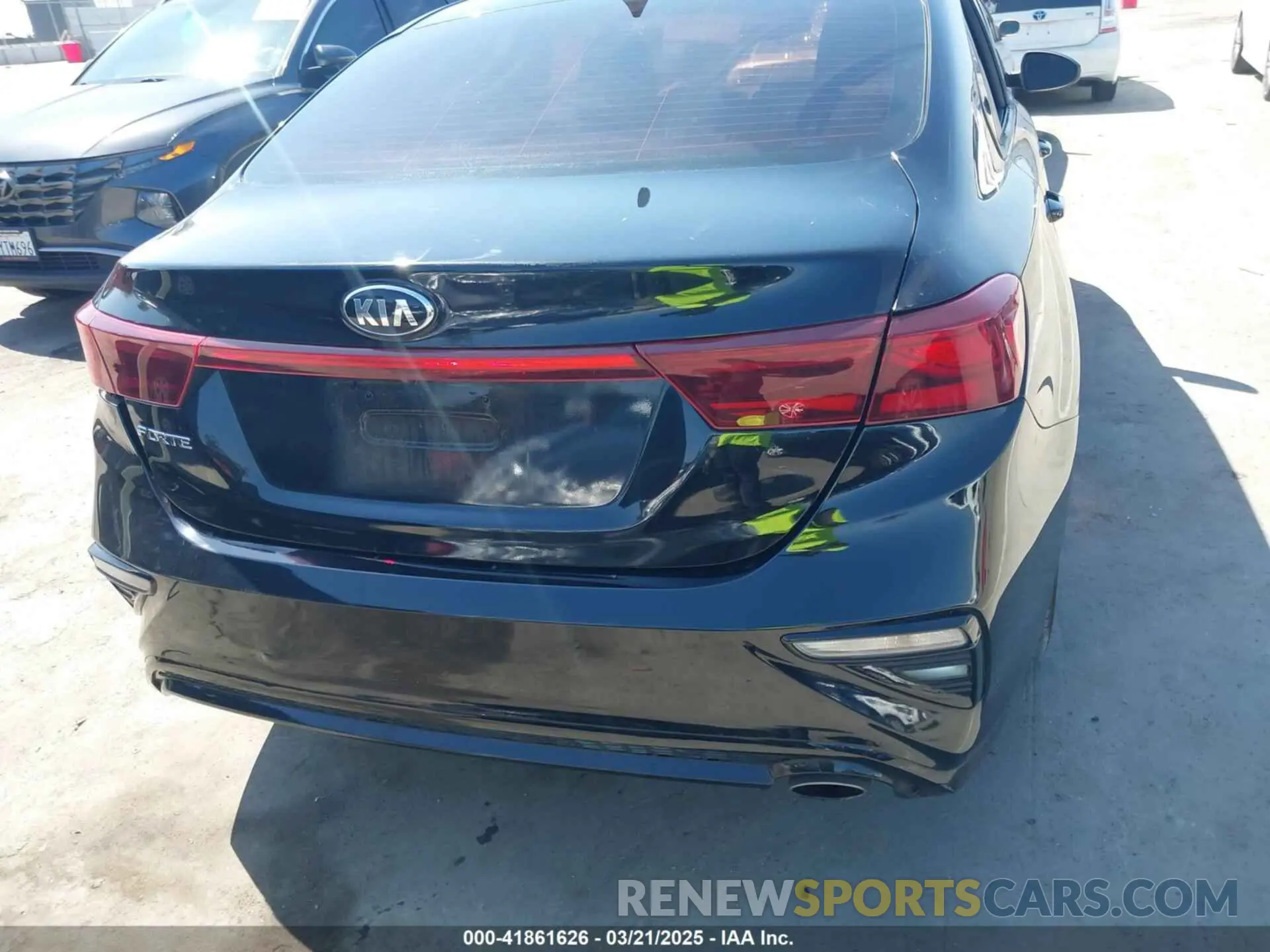 16 fotografías del automóvil dañado 3KPF24AD8LE200150 KIA FORTE 2020