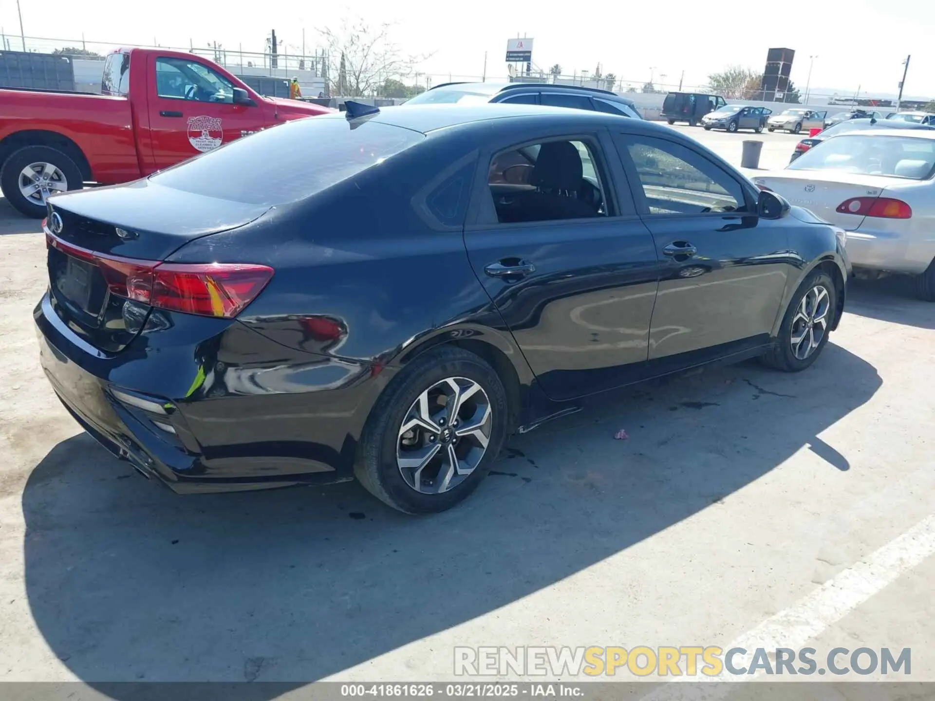 4 fotografías del automóvil dañado 3KPF24AD8LE200150 KIA FORTE 2020