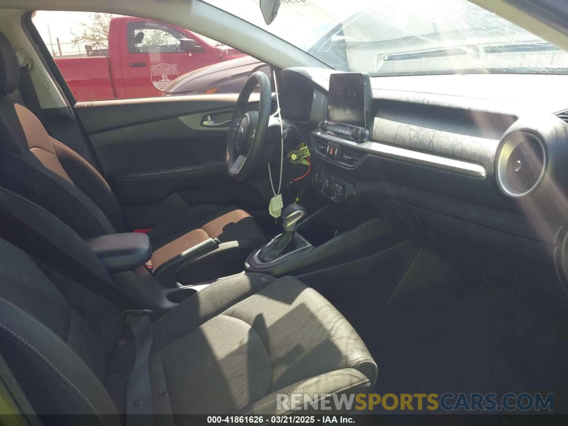 5 fotografías del automóvil dañado 3KPF24AD8LE200150 KIA FORTE 2020