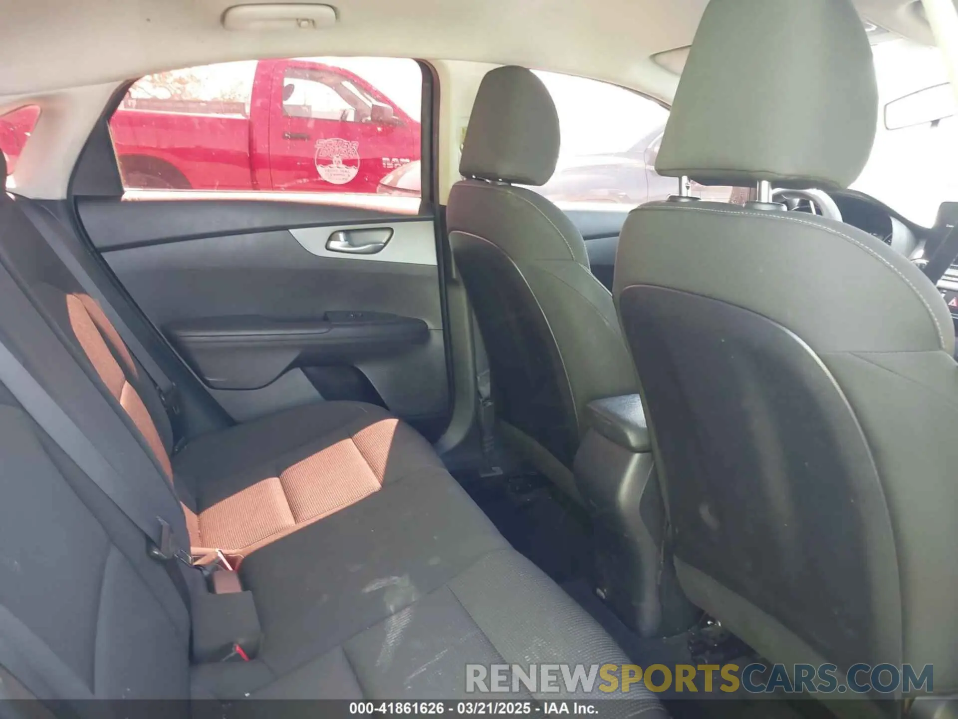 8 fotografías del automóvil dañado 3KPF24AD8LE200150 KIA FORTE 2020