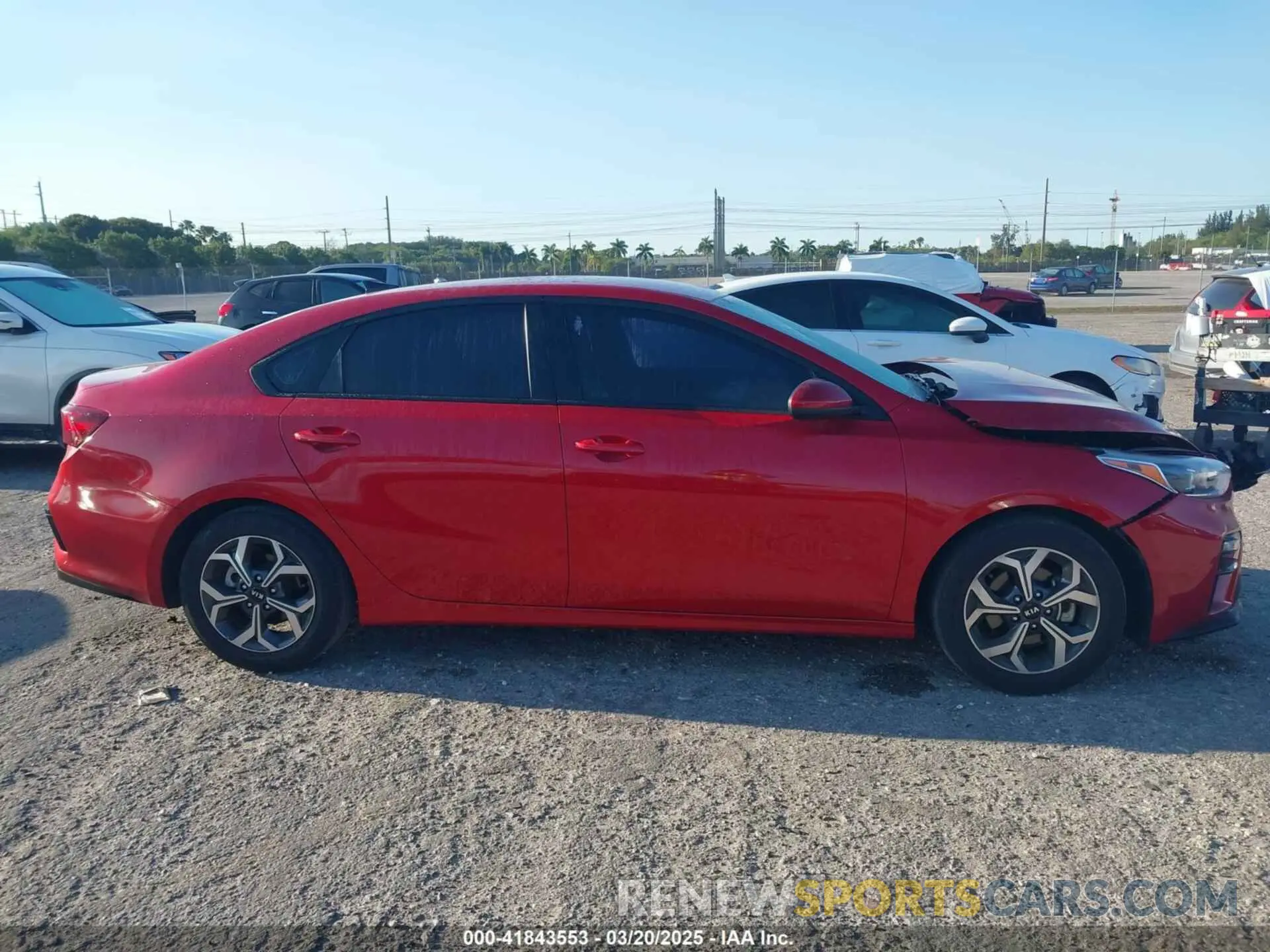 12 fotografías del automóvil dañado 3KPF24AD8LE212962 KIA FORTE 2020