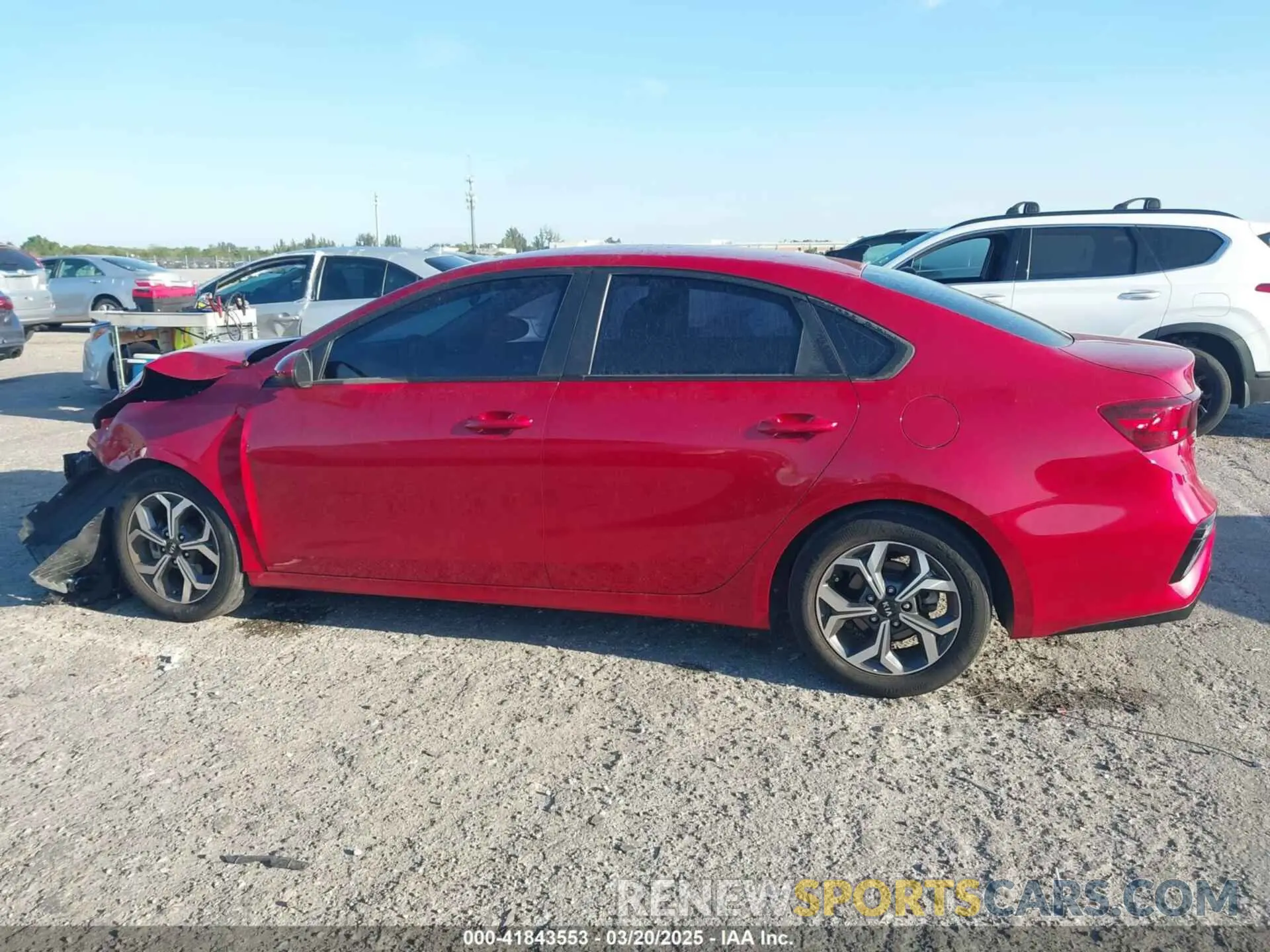 13 fotografías del automóvil dañado 3KPF24AD8LE212962 KIA FORTE 2020
