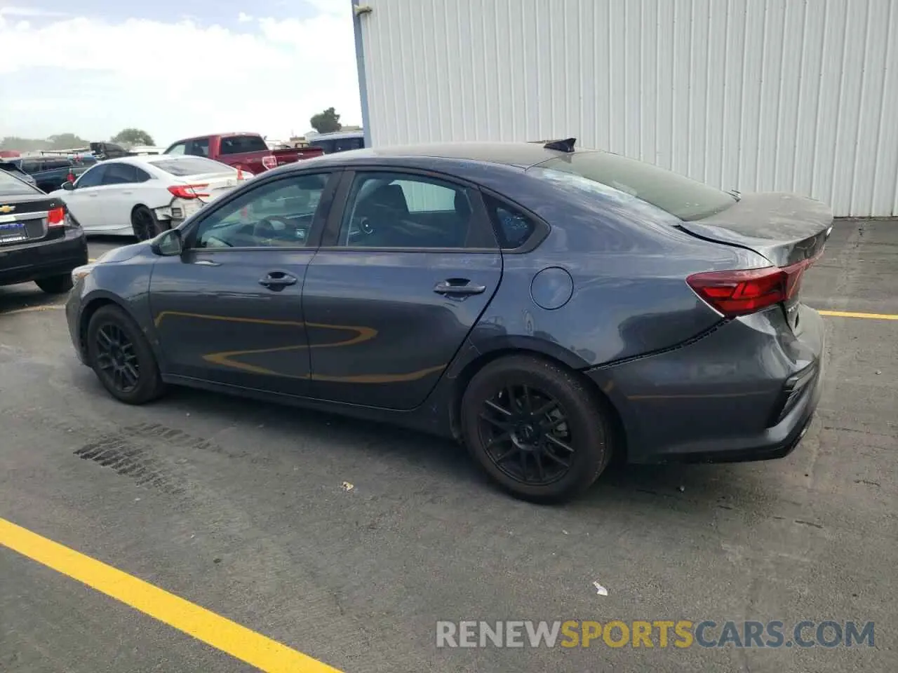 2 fotografías del automóvil dañado 3KPF24AD8LE213237 KIA FORTE 2020