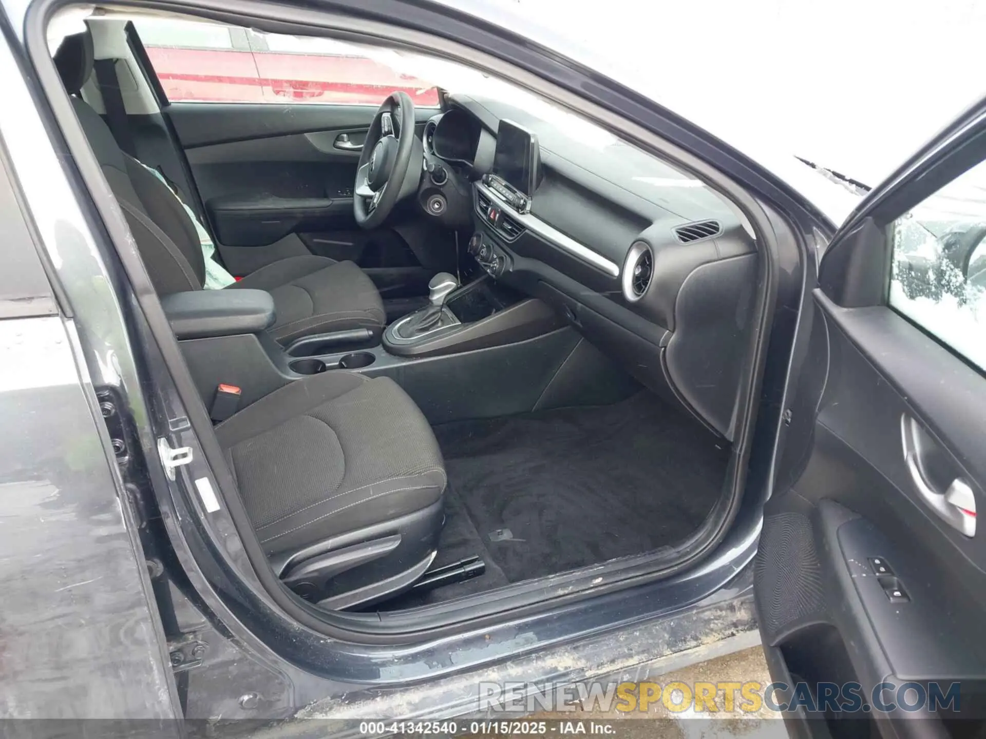 5 fotografías del automóvil dañado 3KPF24AD8LE213612 KIA FORTE 2020