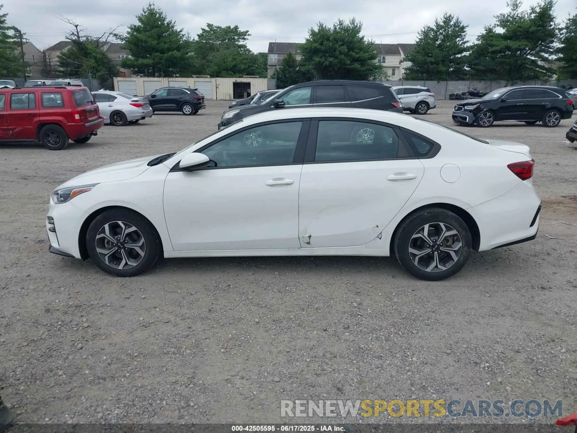15 fotografías del automóvil dañado 3KPF24AD8LE220642 KIA FORTE 2020