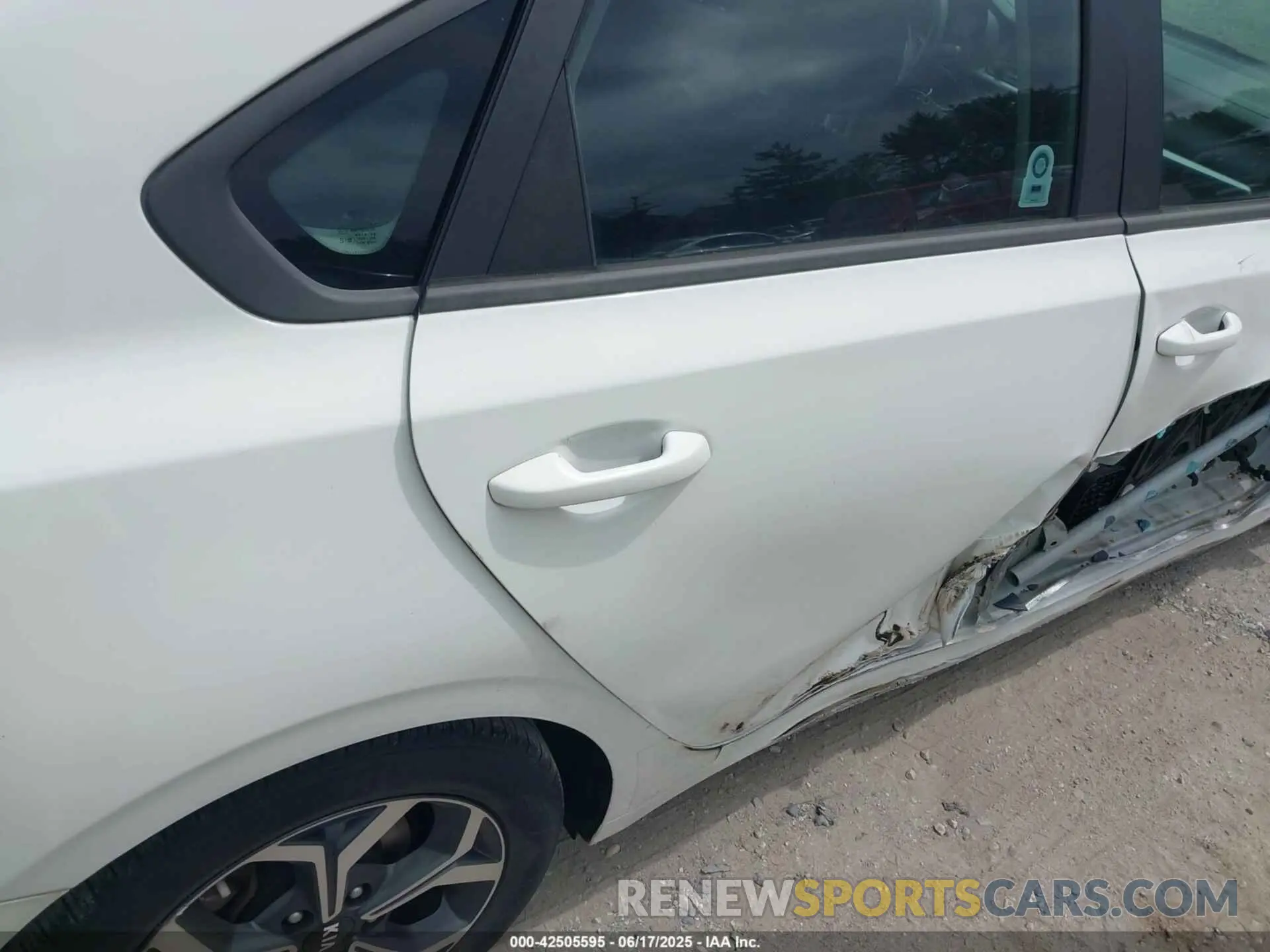 6 fotografías del automóvil dañado 3KPF24AD8LE220642 KIA FORTE 2020