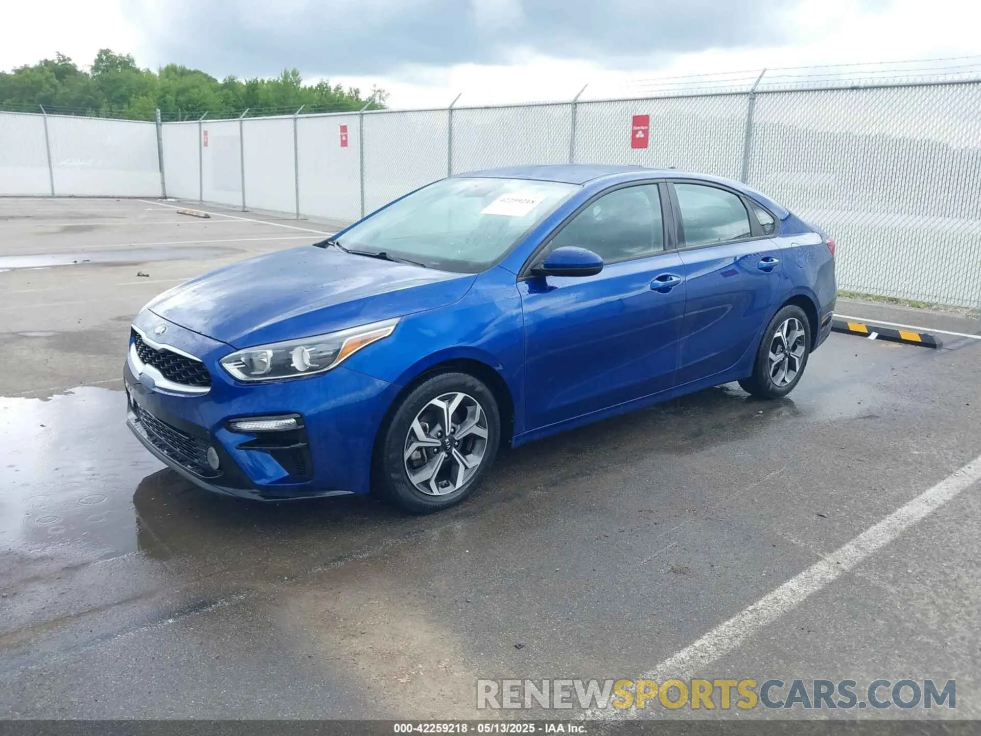 2 fotografías del automóvil dañado 3KPF24AD8LE222536 KIA FORTE 2020