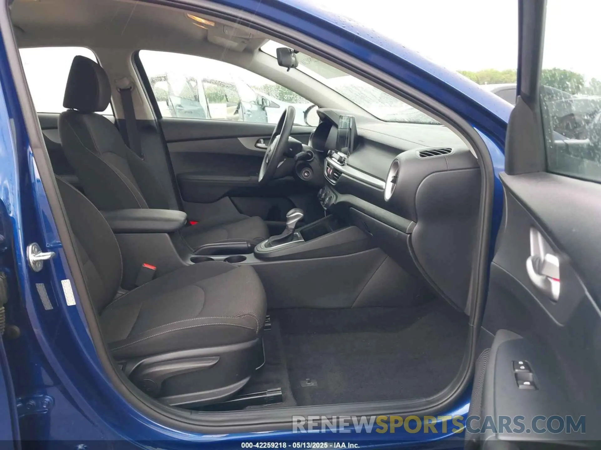 5 fotografías del automóvil dañado 3KPF24AD8LE222536 KIA FORTE 2020