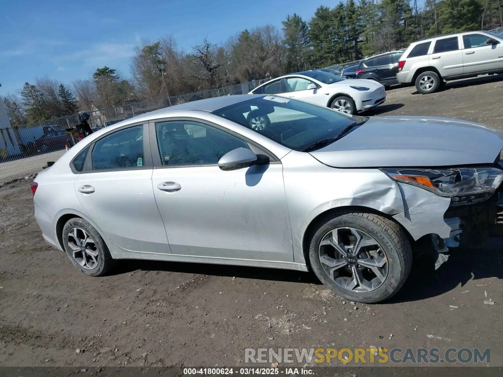13 fotografías del automóvil dañado 3KPF24AD8LE223573 KIA FORTE 2020