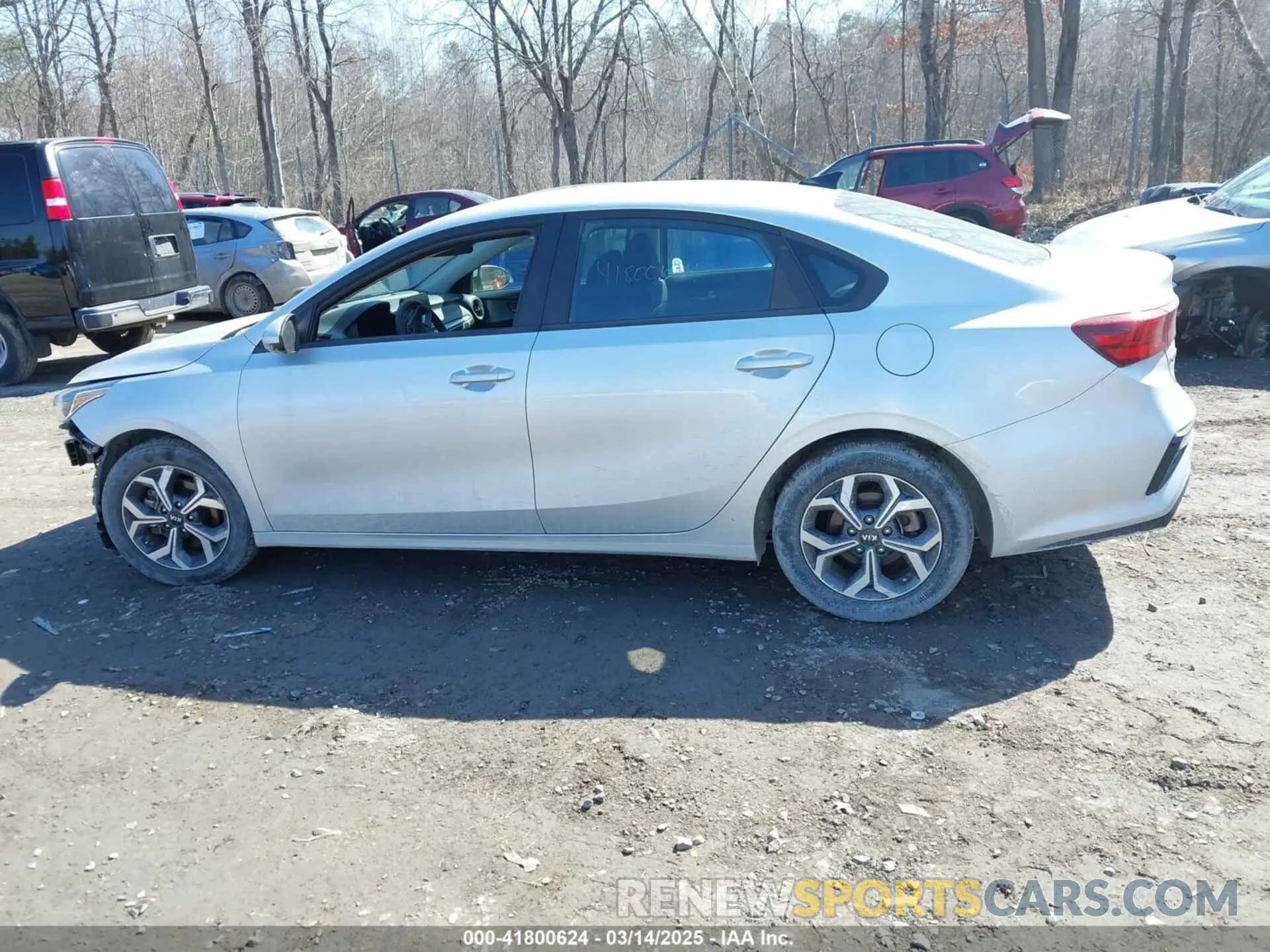 14 fotografías del automóvil dañado 3KPF24AD8LE223573 KIA FORTE 2020
