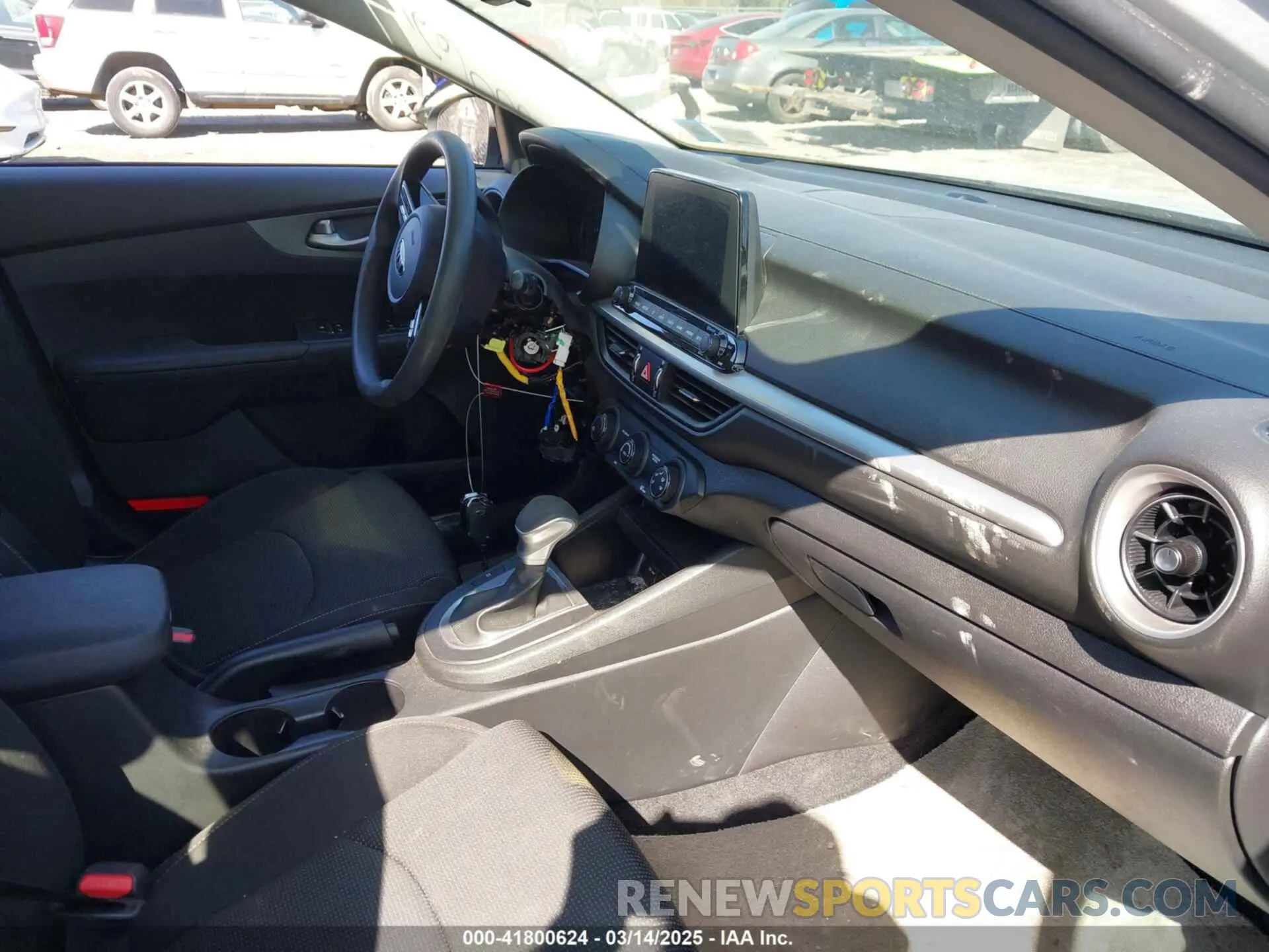 5 fotografías del automóvil dañado 3KPF24AD8LE223573 KIA FORTE 2020