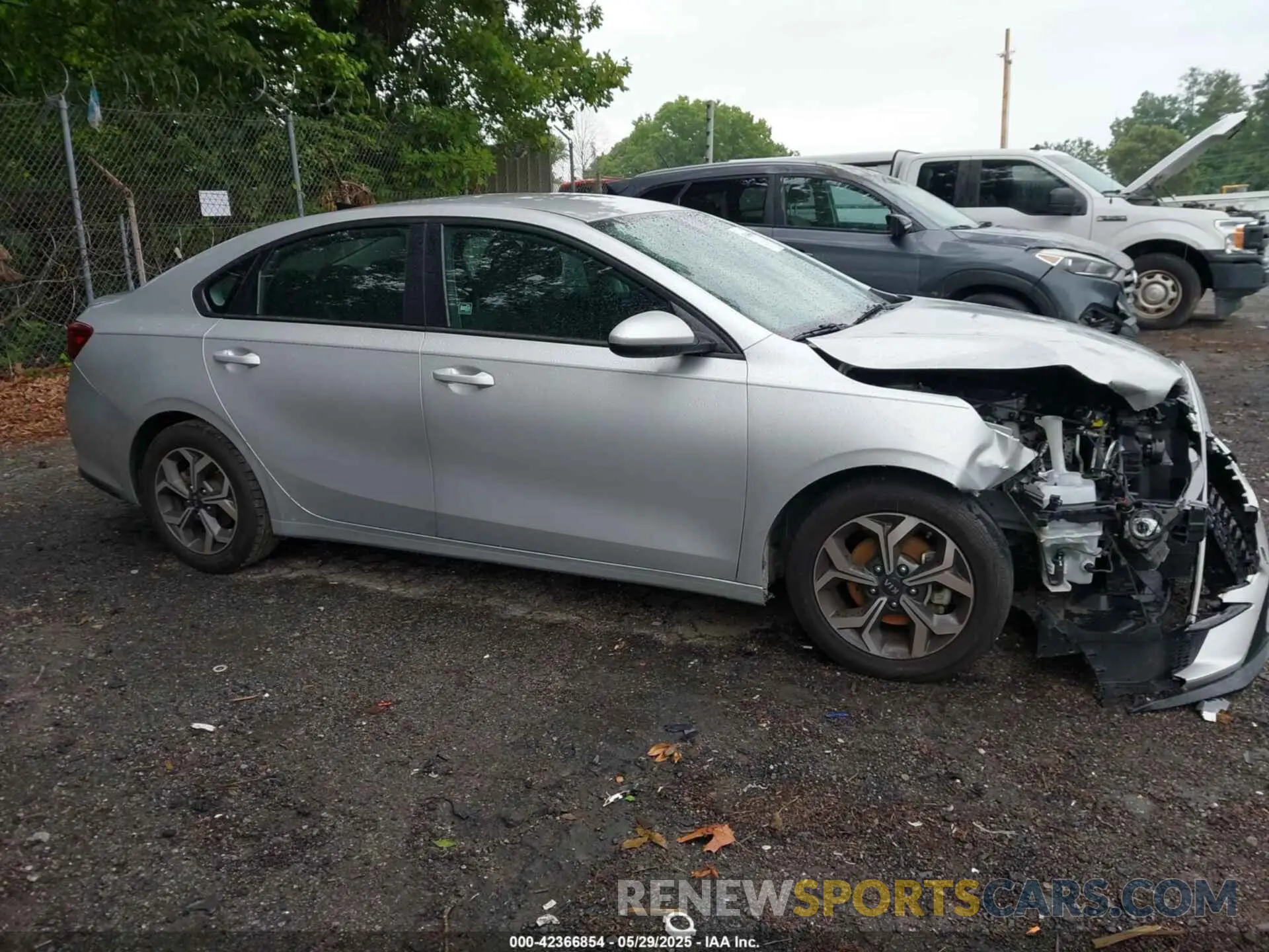 13 fotografías del automóvil dañado 3KPF24AD8LE234654 KIA FORTE 2020