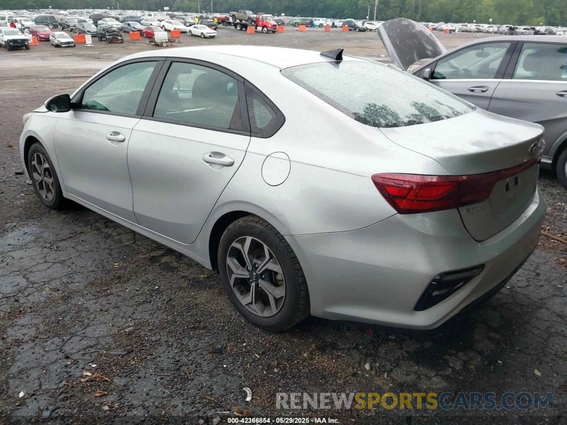 3 fotografías del automóvil dañado 3KPF24AD8LE234654 KIA FORTE 2020