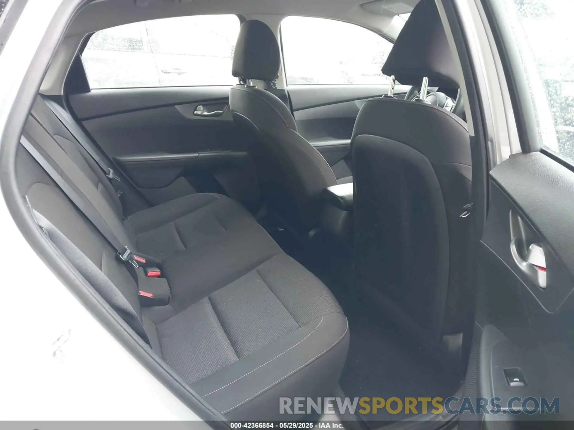 8 fotografías del automóvil dañado 3KPF24AD8LE234654 KIA FORTE 2020