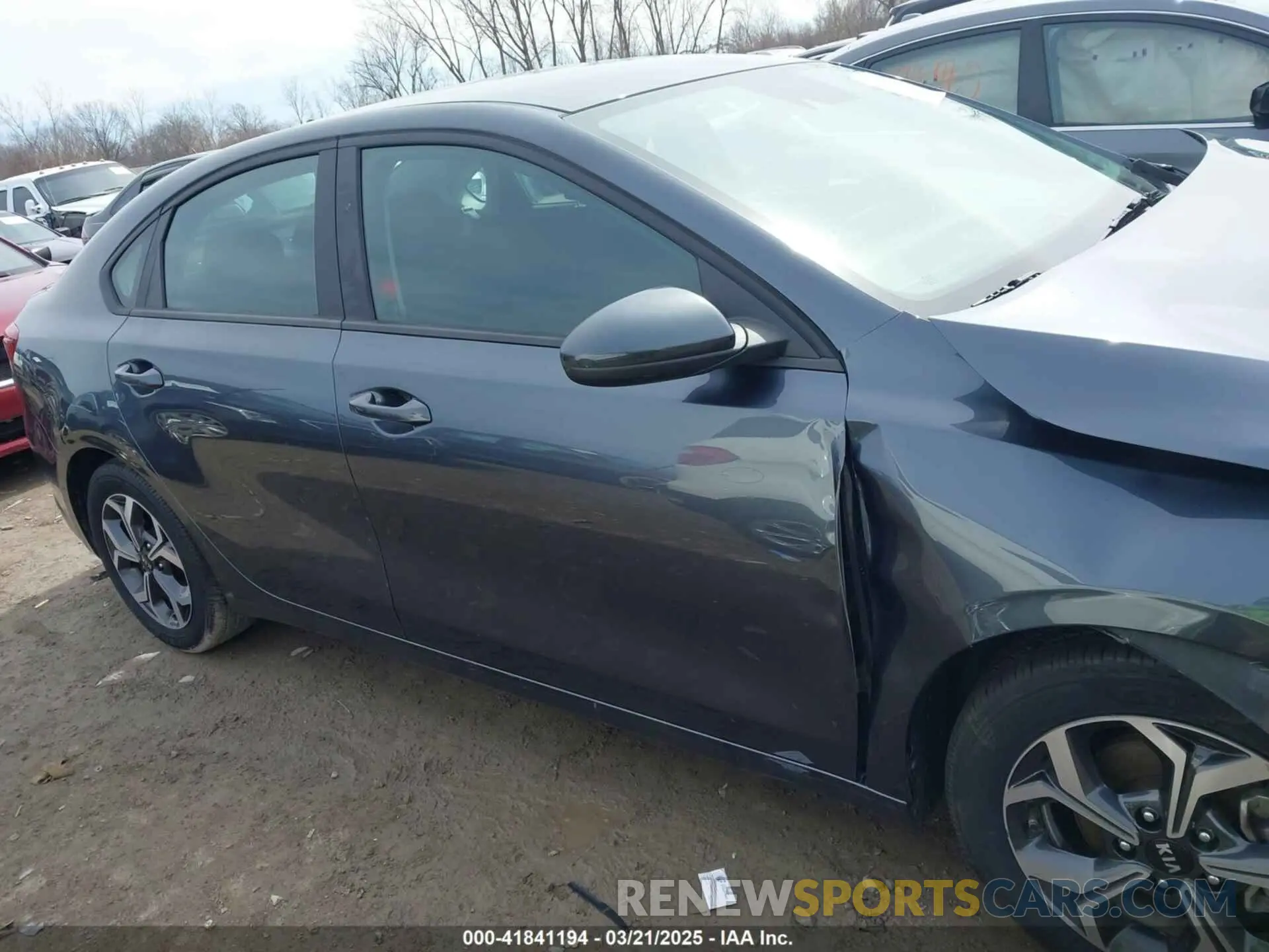 14 fotografías del automóvil dañado 3KPF24AD8LE235951 KIA FORTE 2020