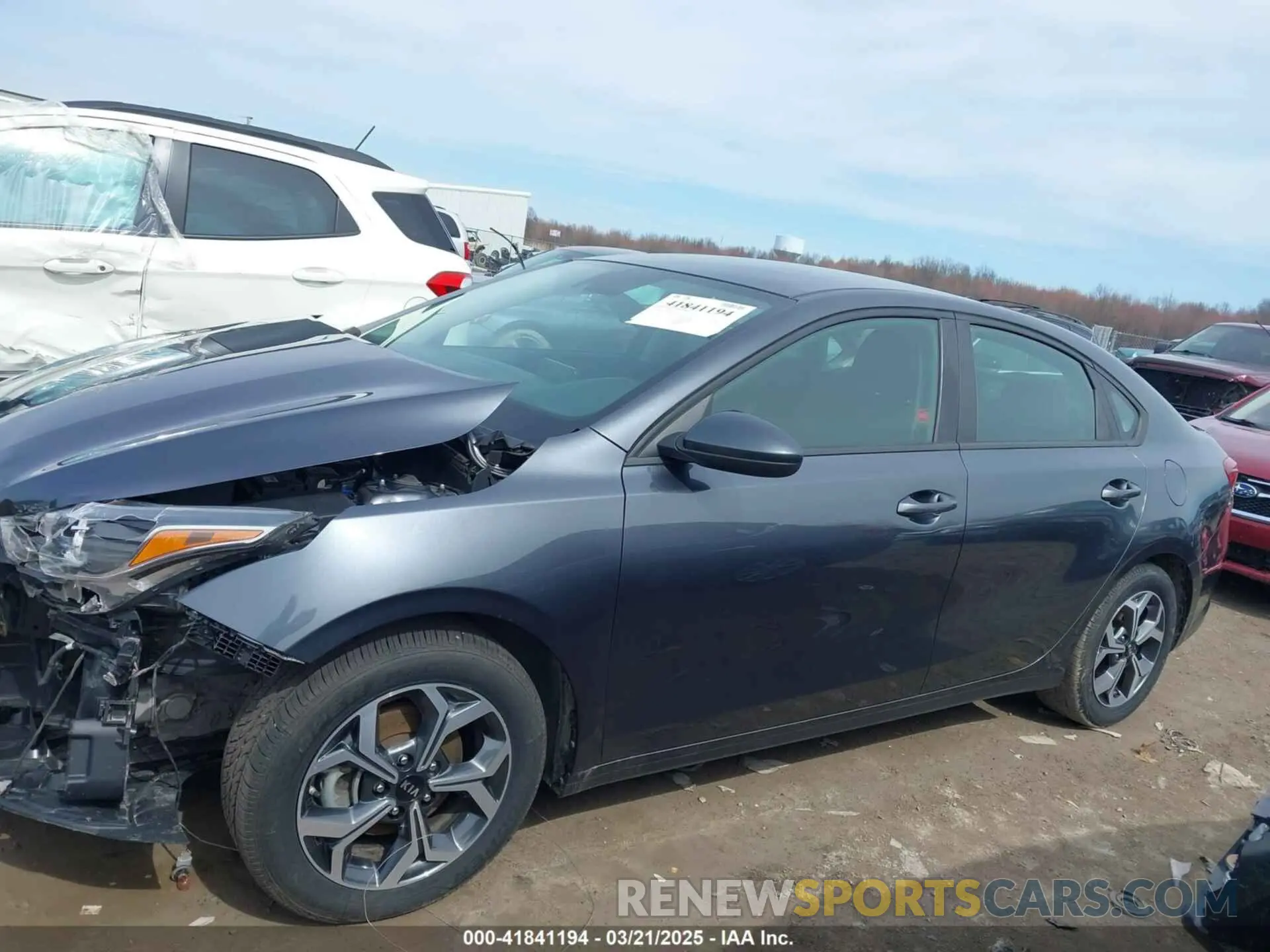 15 fotografías del automóvil dañado 3KPF24AD8LE235951 KIA FORTE 2020