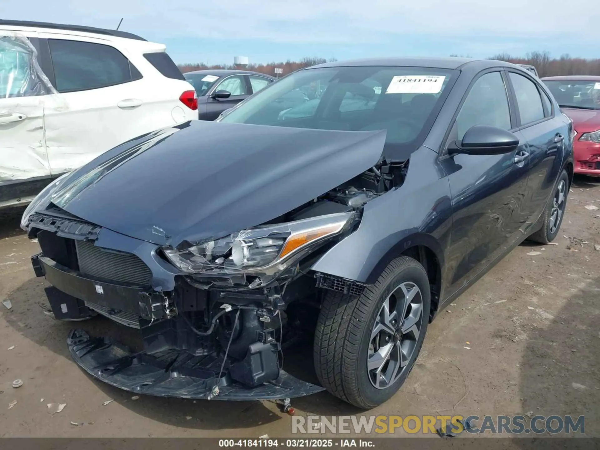2 fotografías del automóvil dañado 3KPF24AD8LE235951 KIA FORTE 2020