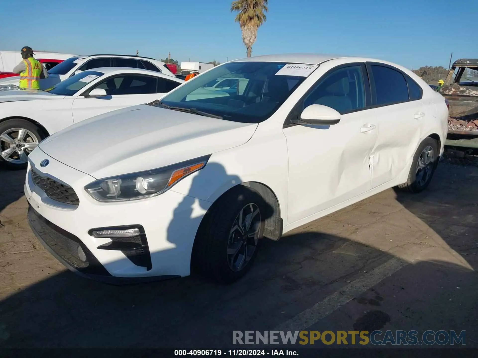 2 fotografías del automóvil dañado 3KPF24AD8LE246822 KIA FORTE 2020