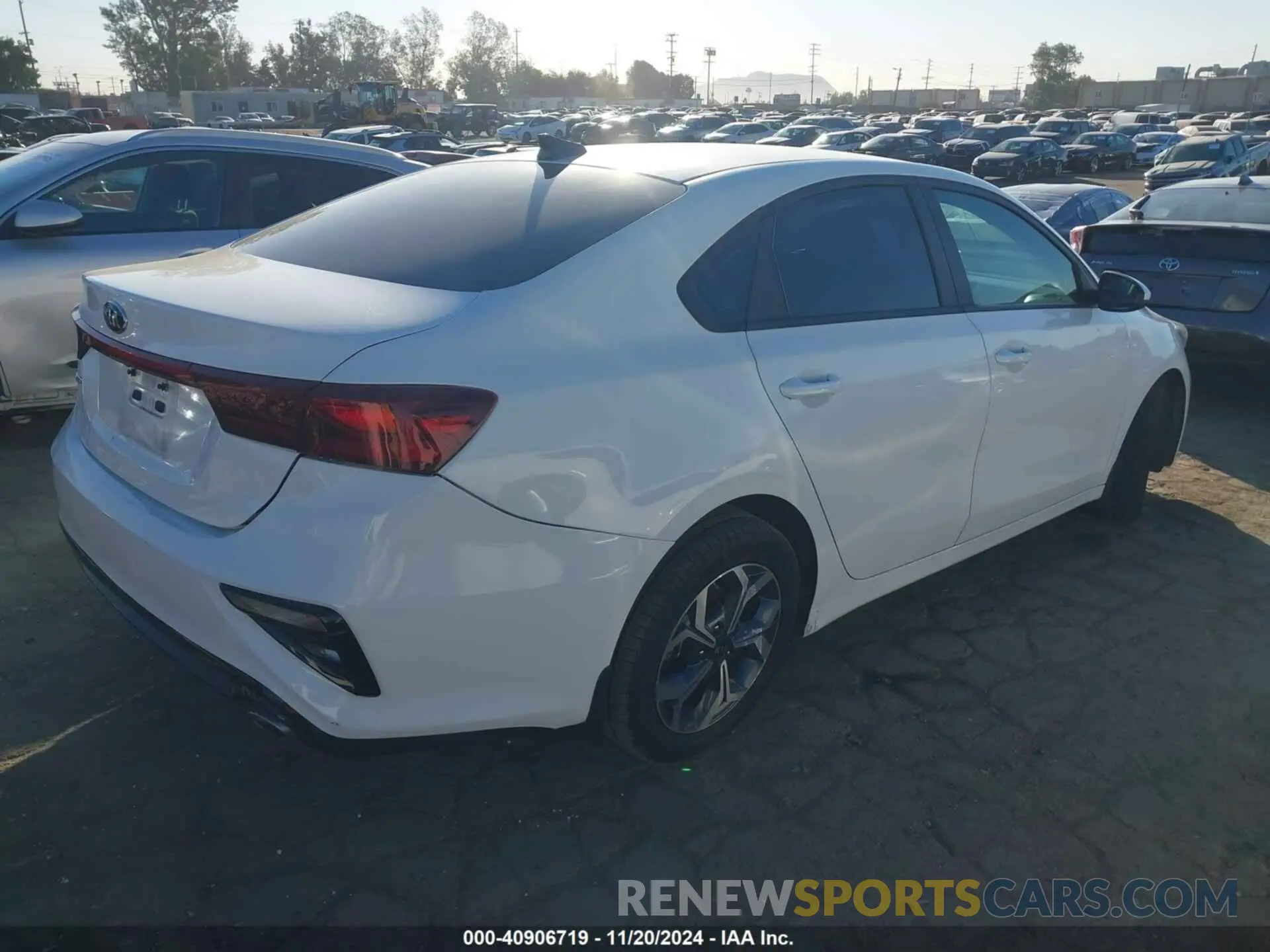 4 fotografías del automóvil dañado 3KPF24AD8LE246822 KIA FORTE 2020