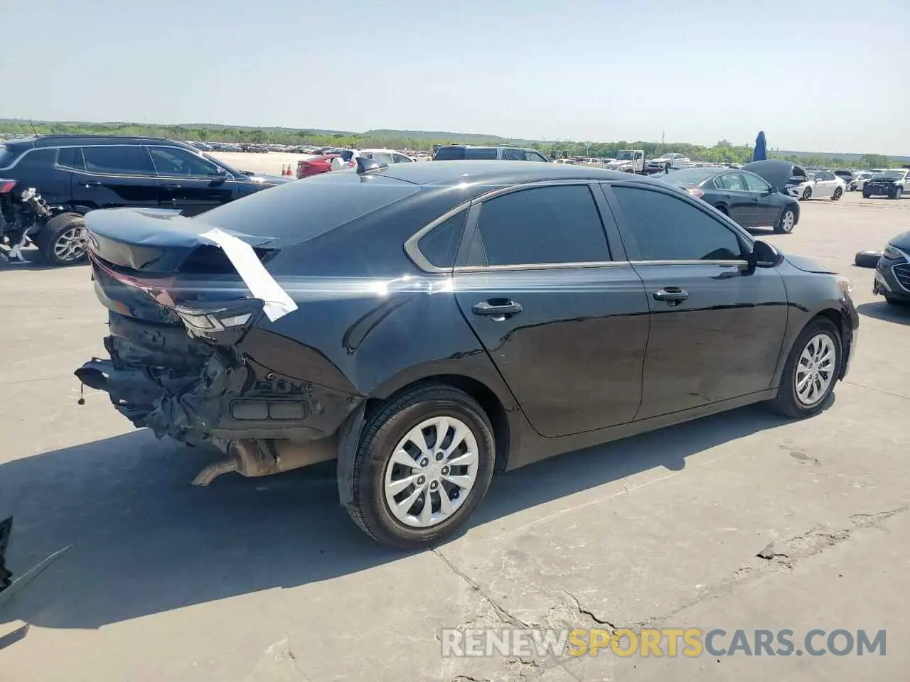 3 fotografías del automóvil dañado 3KPF24AD8LE249994 KIA FORTE 2020