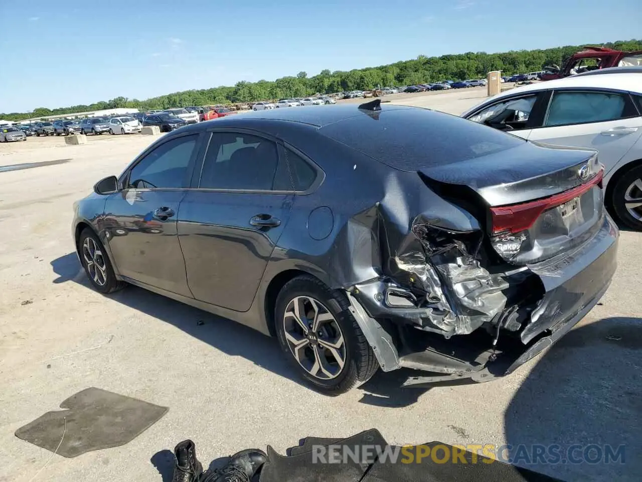 2 fotografías del automóvil dañado 3KPF24AD8LE256329 KIA FORTE 2020