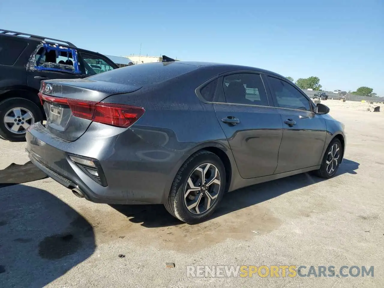 3 fotografías del automóvil dañado 3KPF24AD8LE256329 KIA FORTE 2020