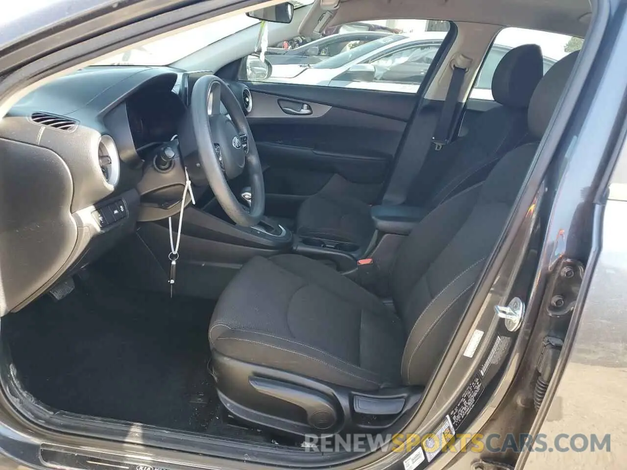 7 fotografías del automóvil dañado 3KPF24AD8LE256329 KIA FORTE 2020