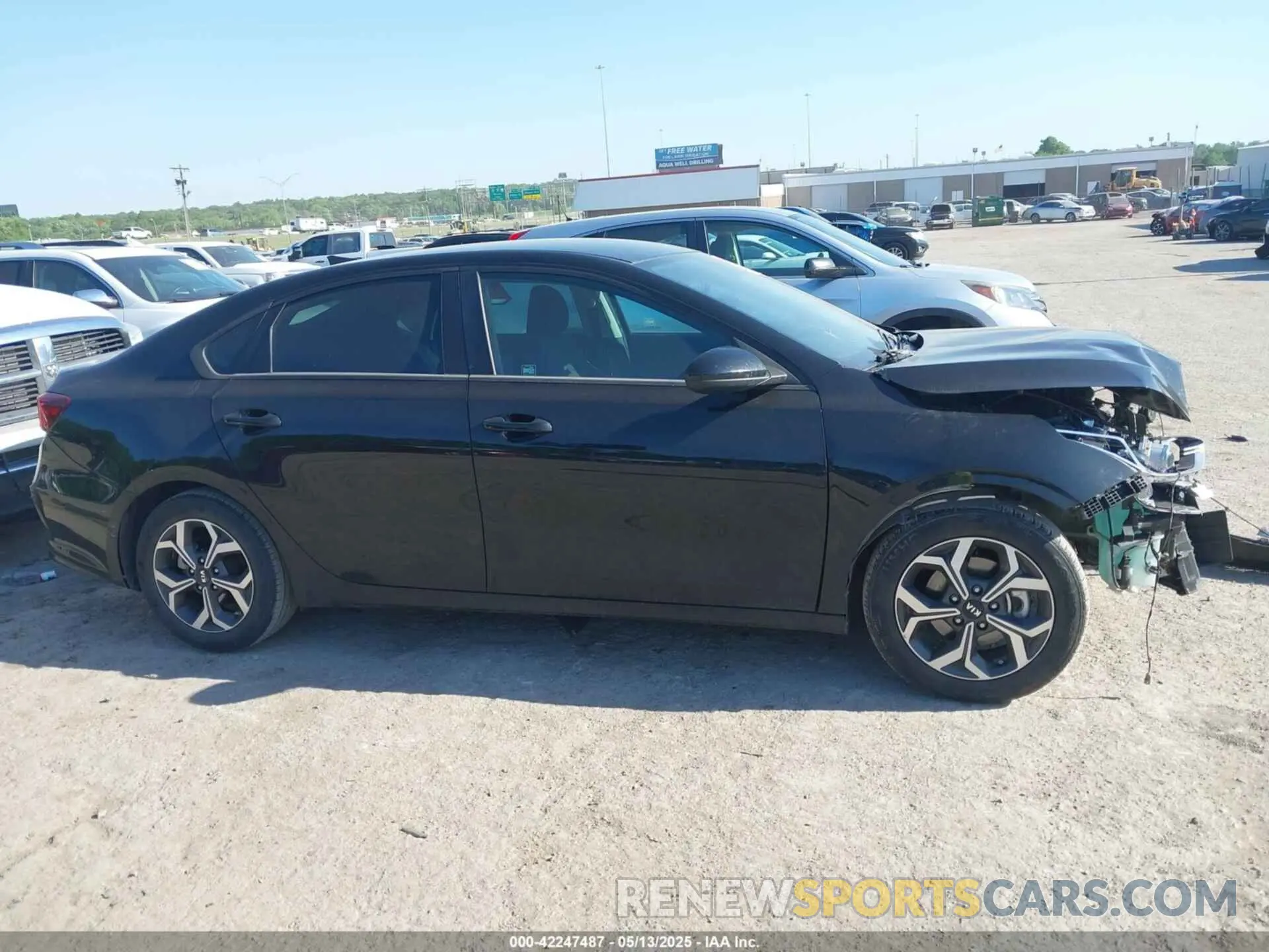 13 fotografías del automóvil dañado 3KPF24AD8LE257500 KIA FORTE 2020