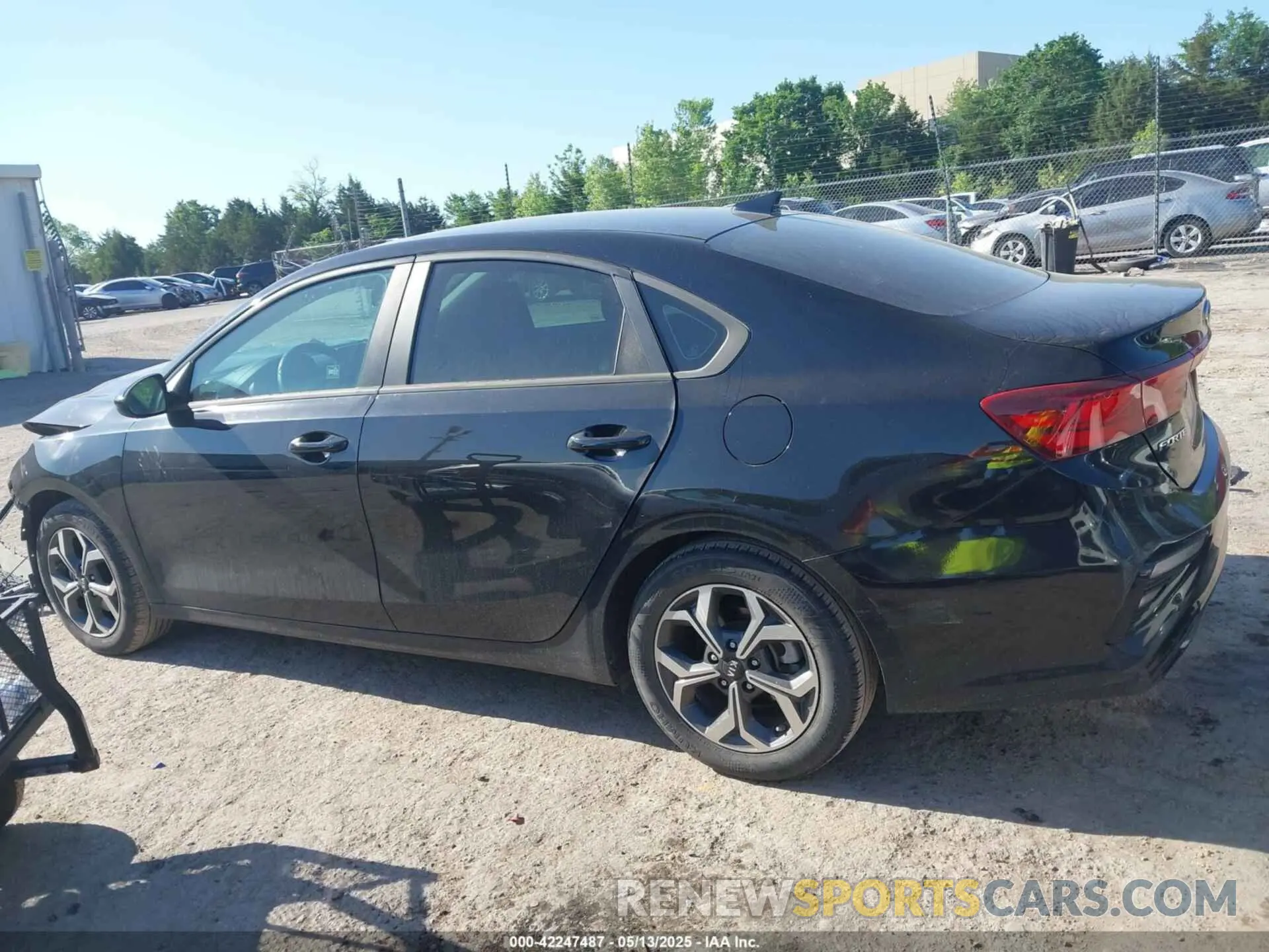 14 fotografías del automóvil dañado 3KPF24AD8LE257500 KIA FORTE 2020