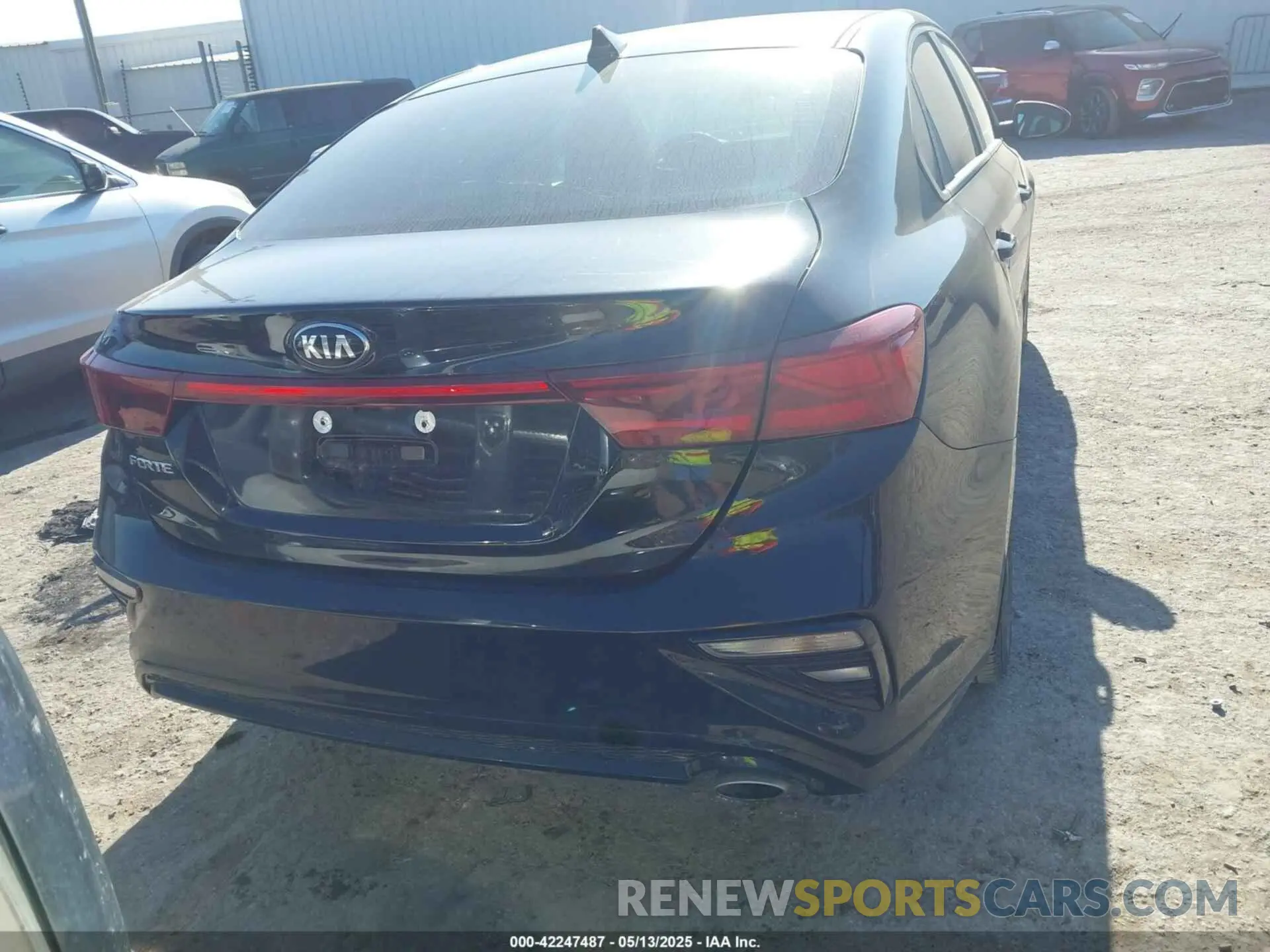16 fotografías del automóvil dañado 3KPF24AD8LE257500 KIA FORTE 2020