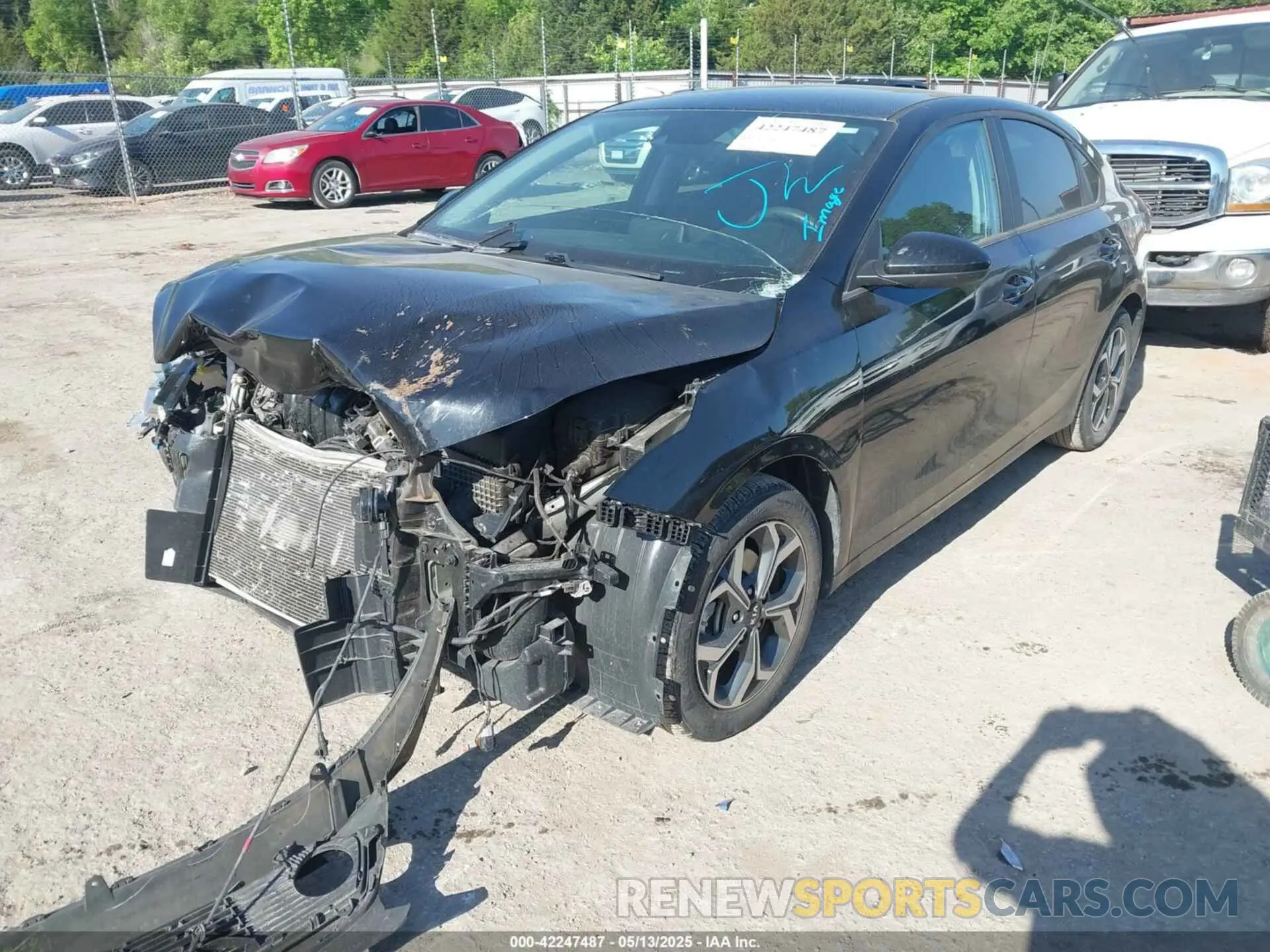 2 fotografías del automóvil dañado 3KPF24AD8LE257500 KIA FORTE 2020
