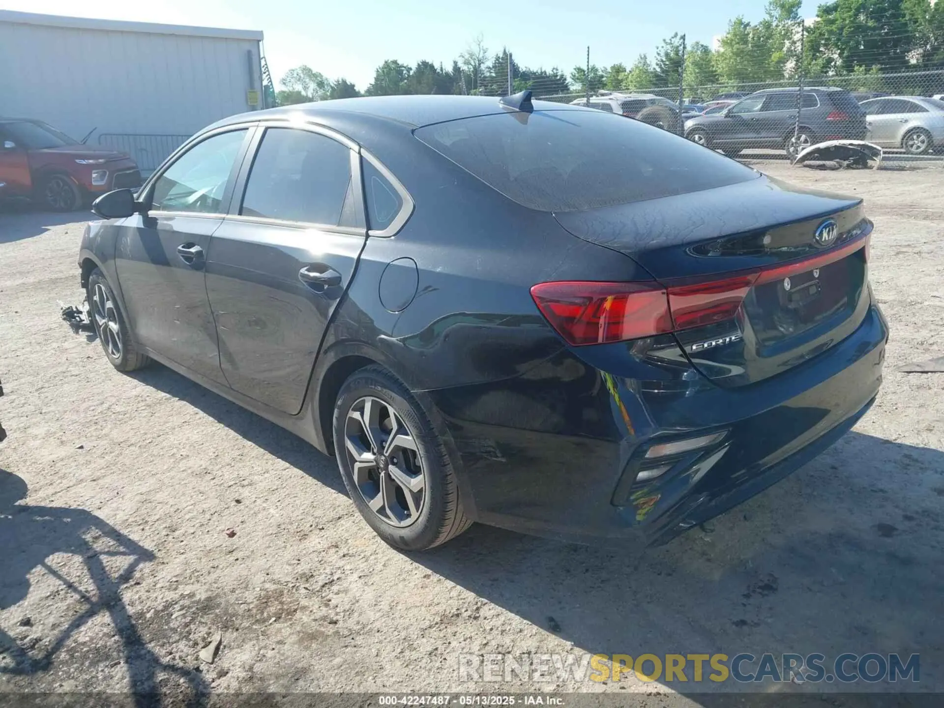 3 fotografías del automóvil dañado 3KPF24AD8LE257500 KIA FORTE 2020