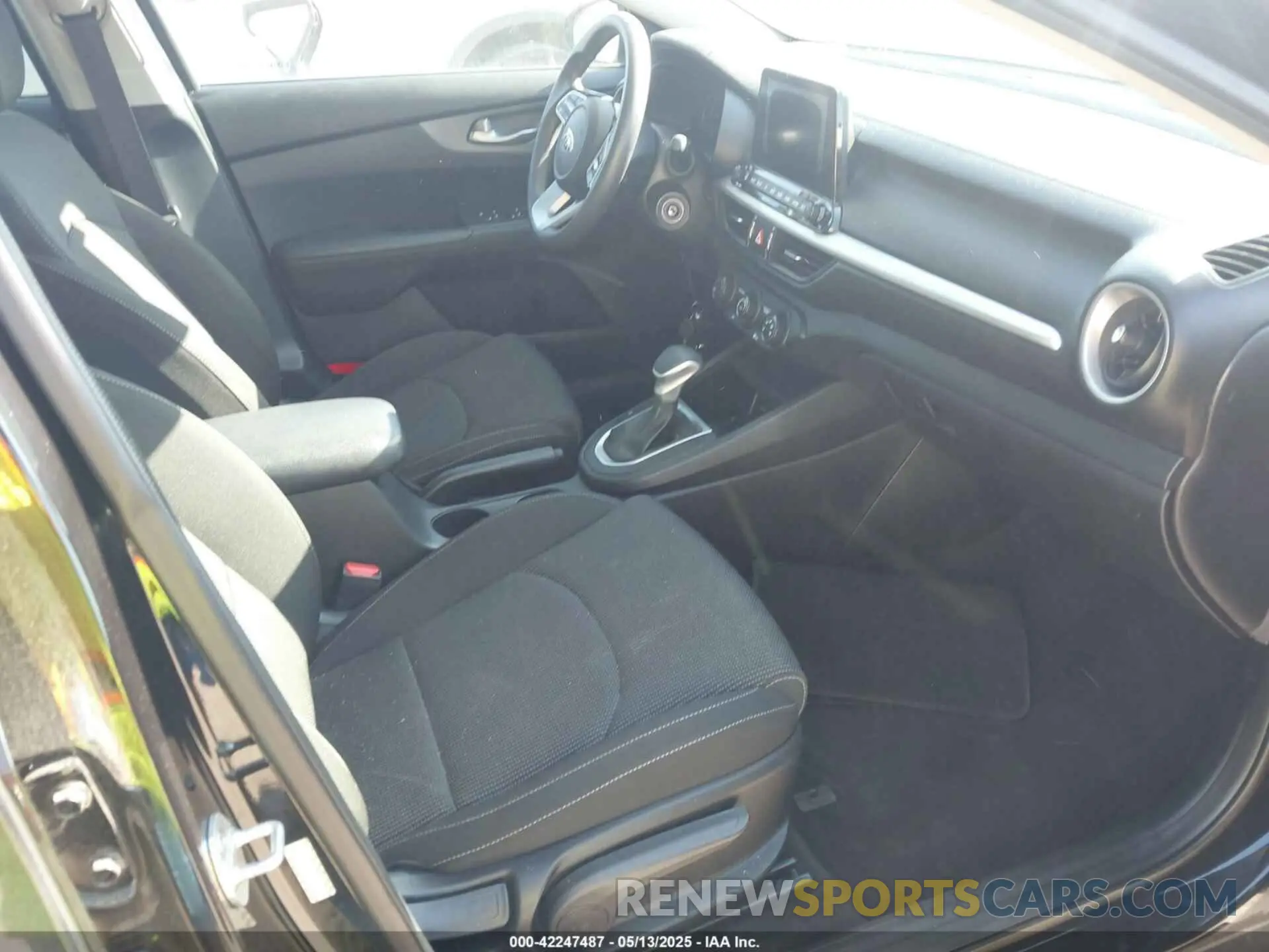 5 fotografías del automóvil dañado 3KPF24AD8LE257500 KIA FORTE 2020