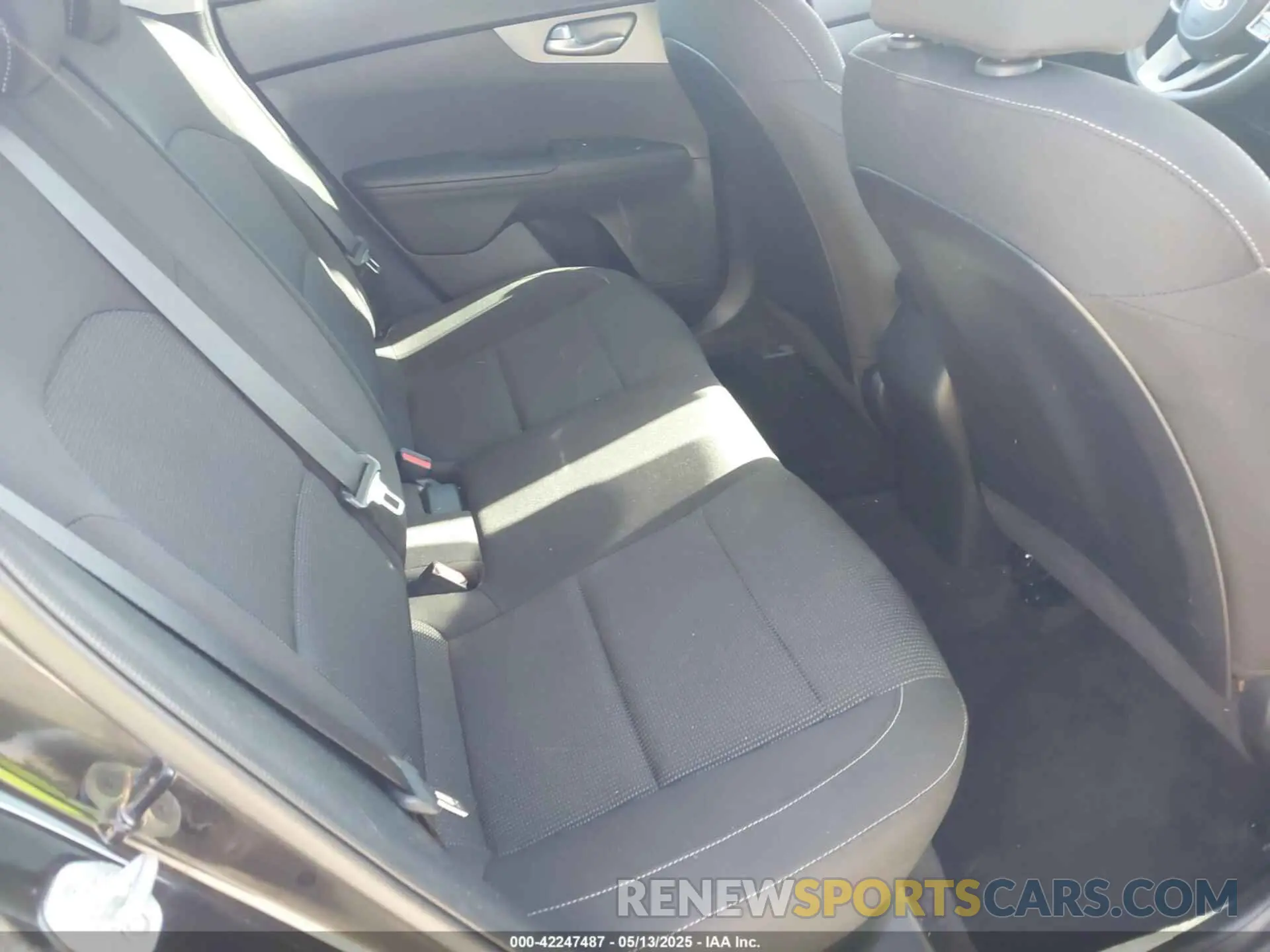 8 fotografías del automóvil dañado 3KPF24AD8LE257500 KIA FORTE 2020