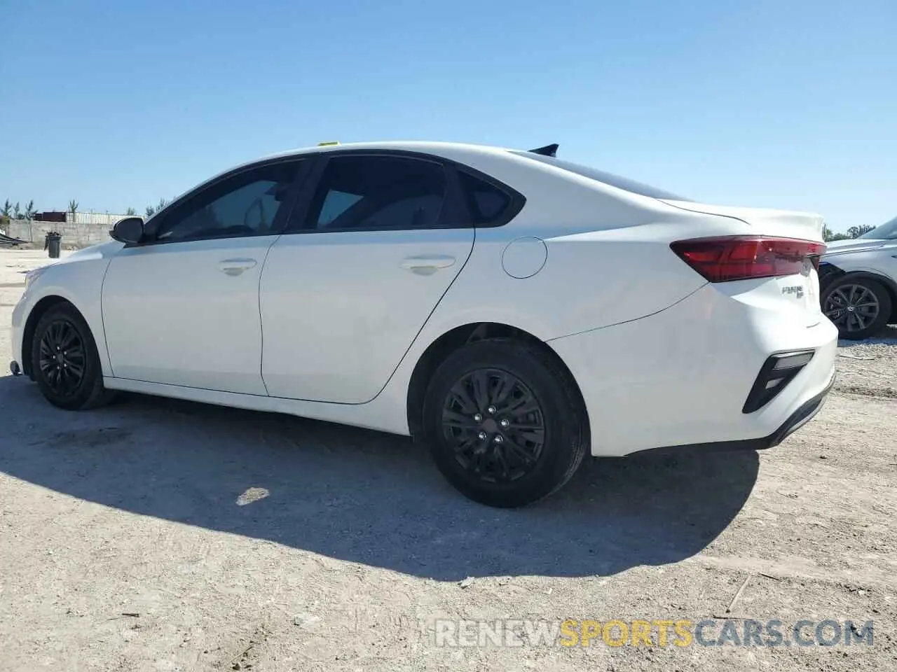 2 fotografías del automóvil dañado 3KPF24AD9LE160080 KIA FORTE 2020