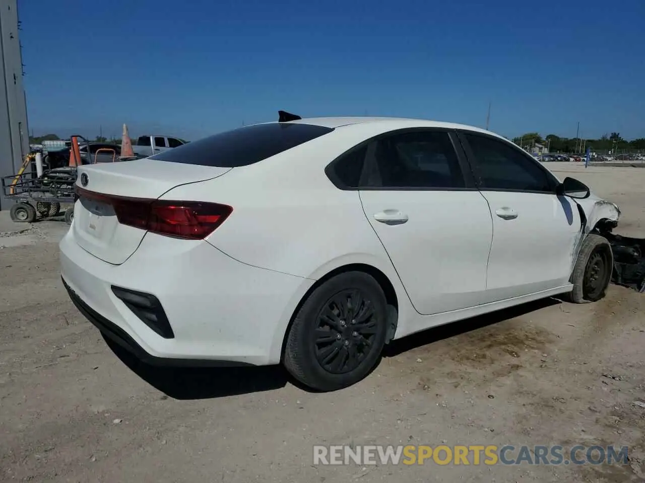 3 fotografías del automóvil dañado 3KPF24AD9LE160080 KIA FORTE 2020