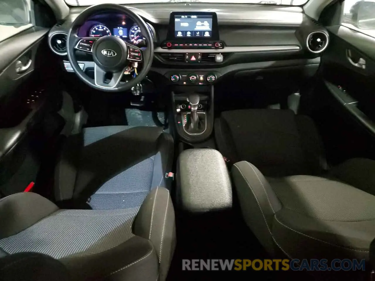 8 fotografías del automóvil dañado 3KPF24AD9LE174111 KIA FORTE 2020